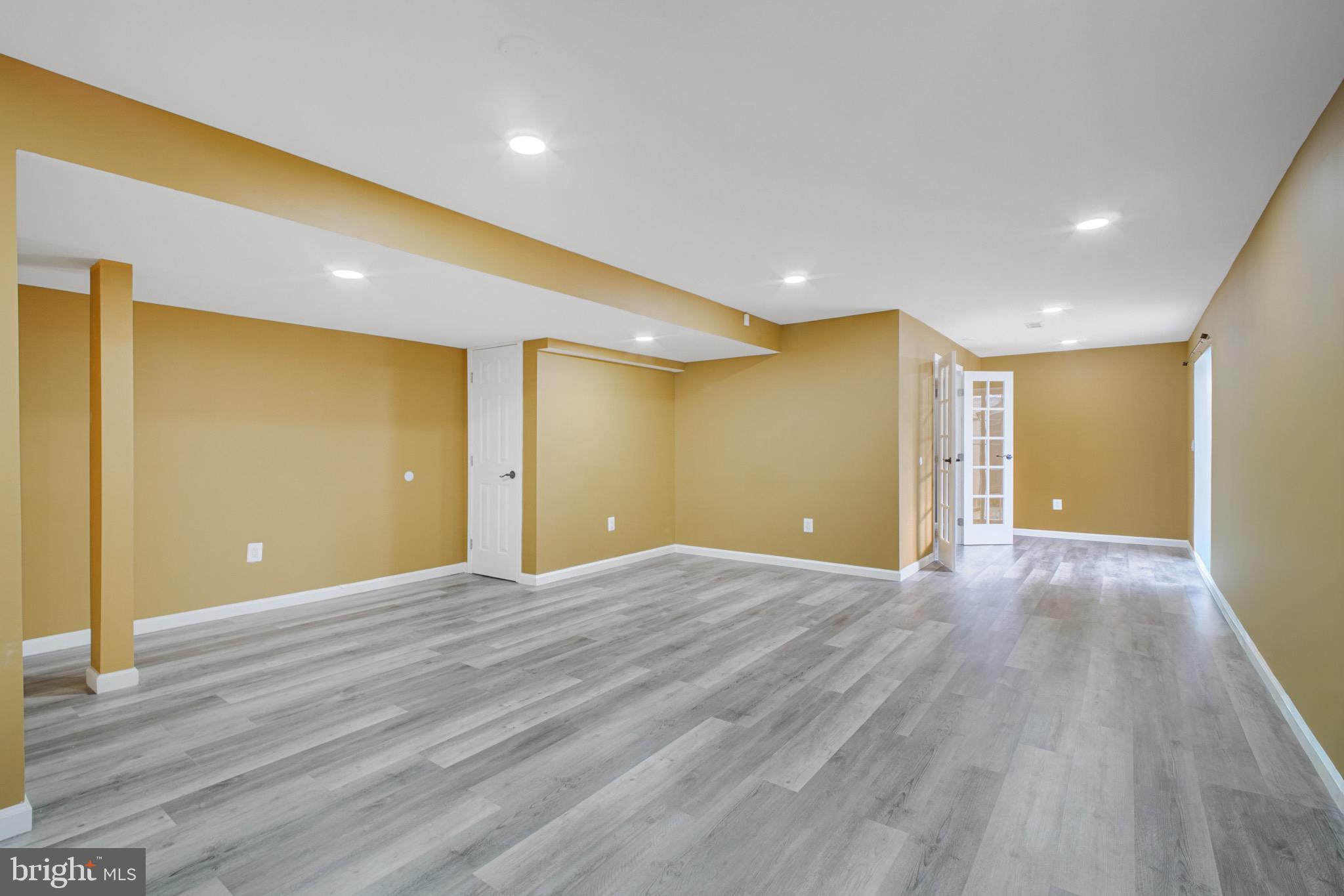 ROYAL OAKS - Residential