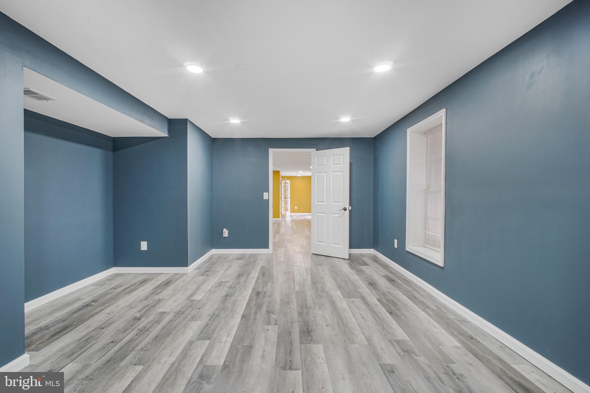 ROYAL OAKS - Residential