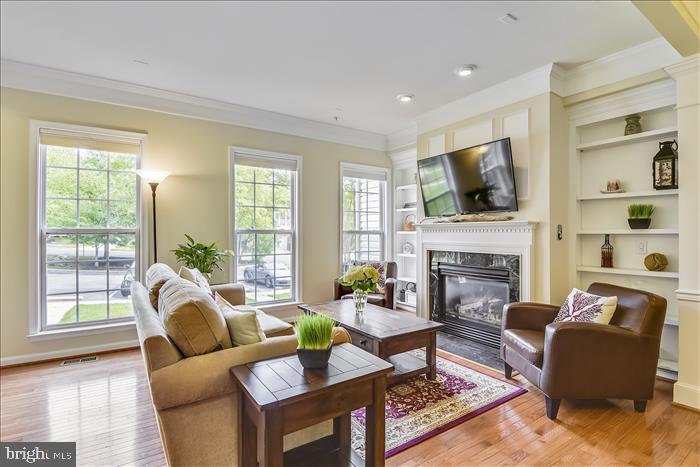 AUGUST WOODS - Residential