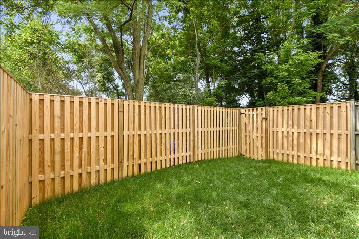 AUGUST WOODS - Residential