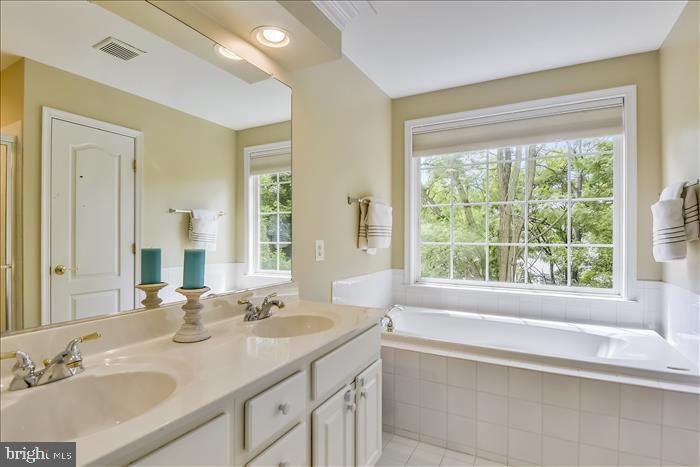 AUGUST WOODS - Residential