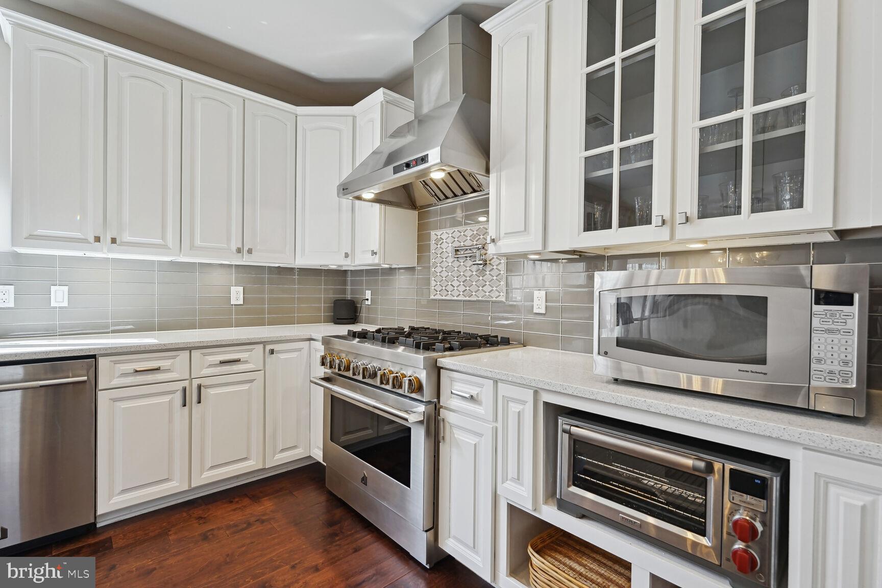 MANORS OF FOX MILL - Residential