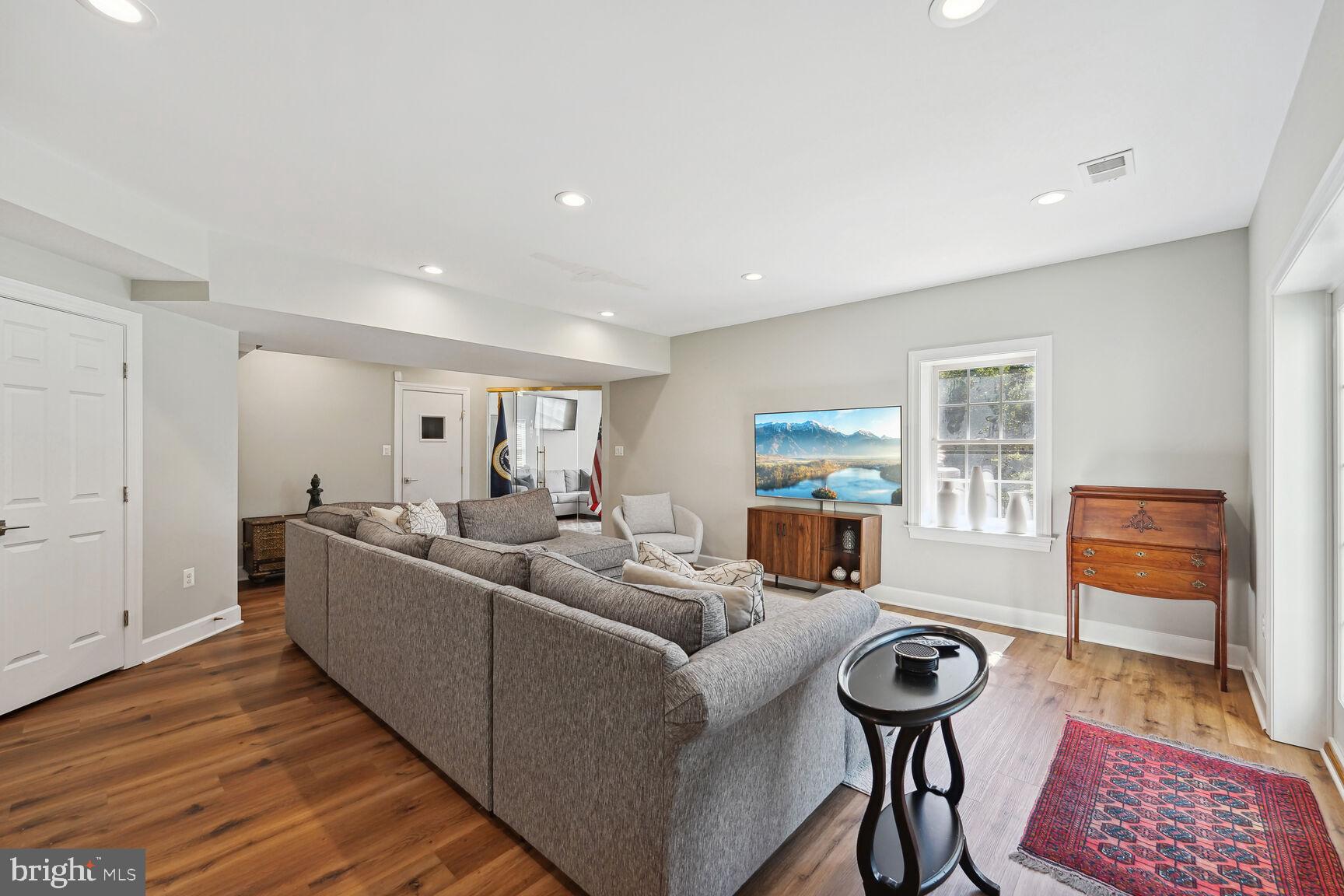 MANORS OF FOX MILL - Residential