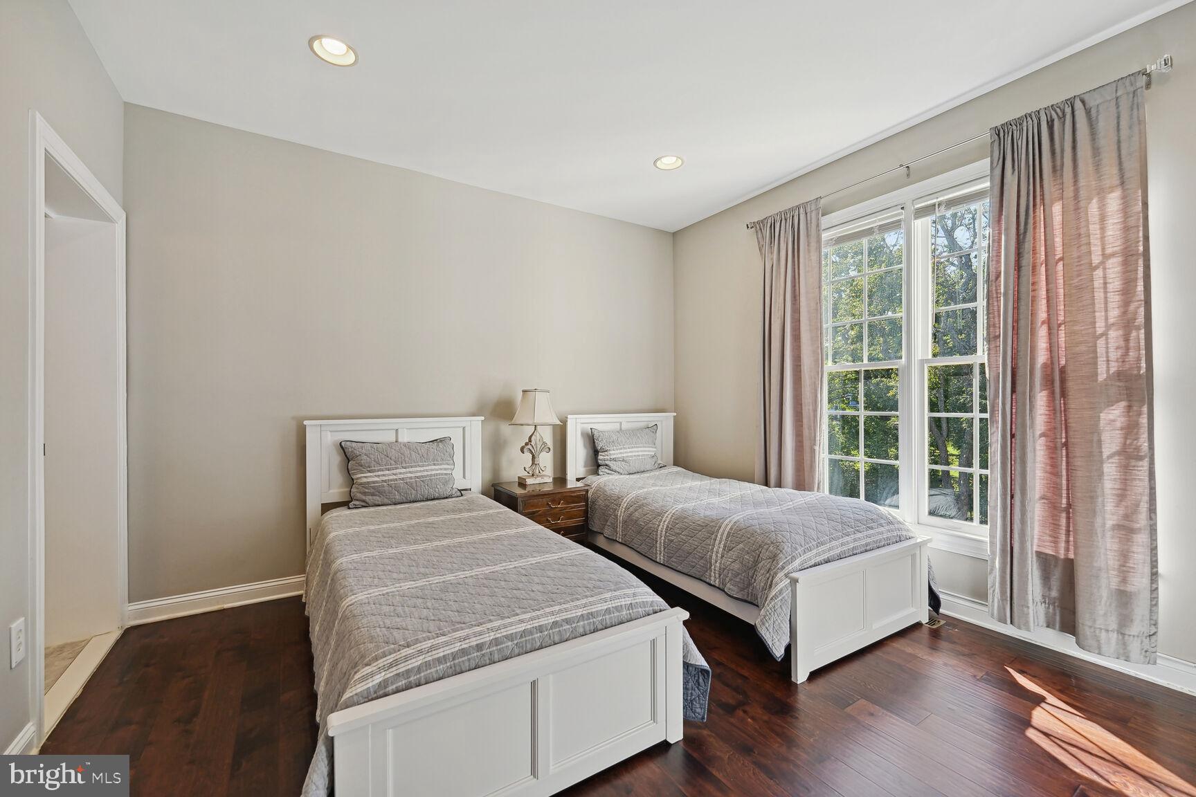 MANORS OF FOX MILL - Residential