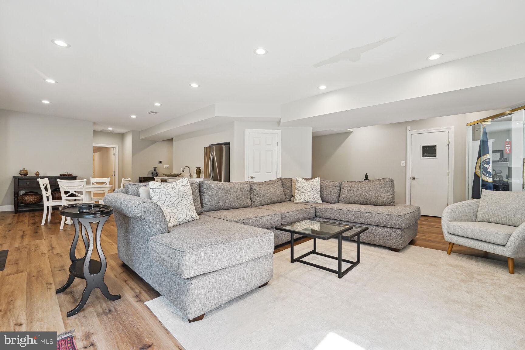 MANORS OF FOX MILL - Residential