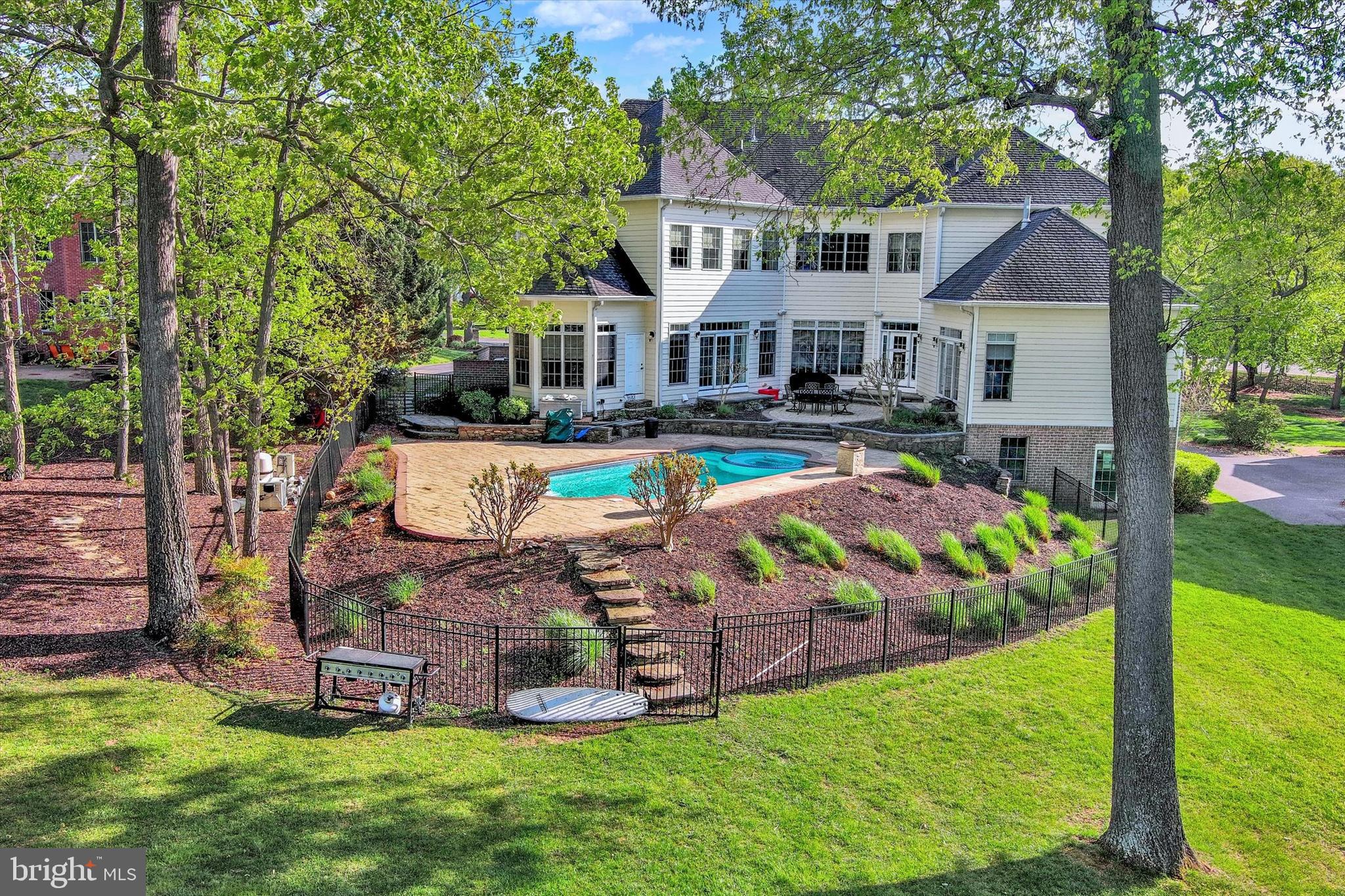 ANNESLEY BY THE BAY - Residential
