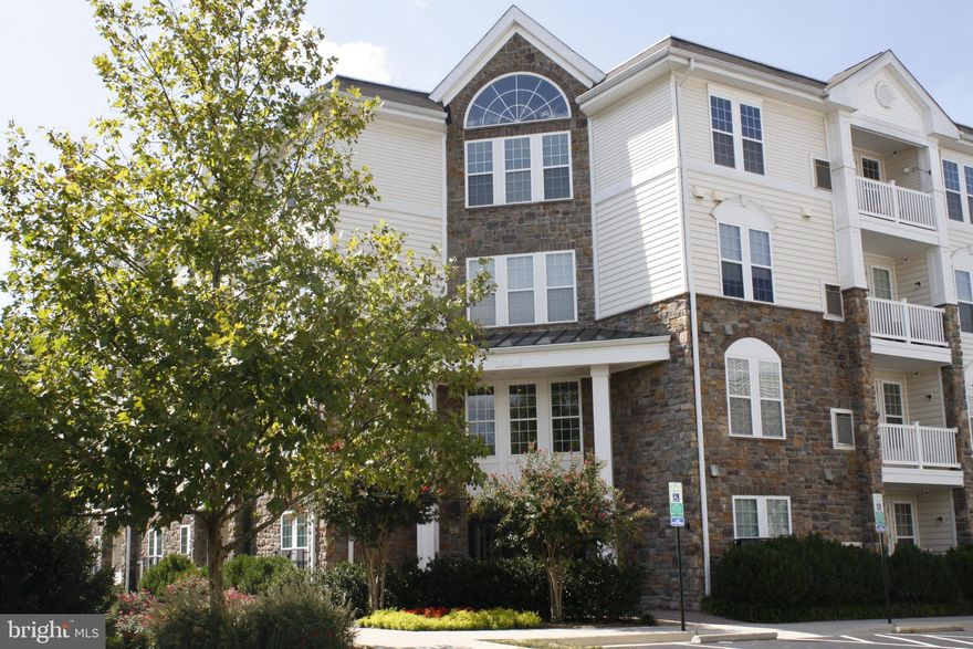 Bright, sunny corner unit with 1,250 Sq Ft of living space.  Private deck overlooking landscaped common area.  Granite counter tops,wood floors and Stainless Steel appliances. Freshly painted in neutral tone. Close to shopping, fine dining, secure building with coded entry, 1 garage parking & 1 reserved space outside, additional storage, community pools, trails, tennis courts, basketball courts, fitness room, elevators.   You will really like this one!