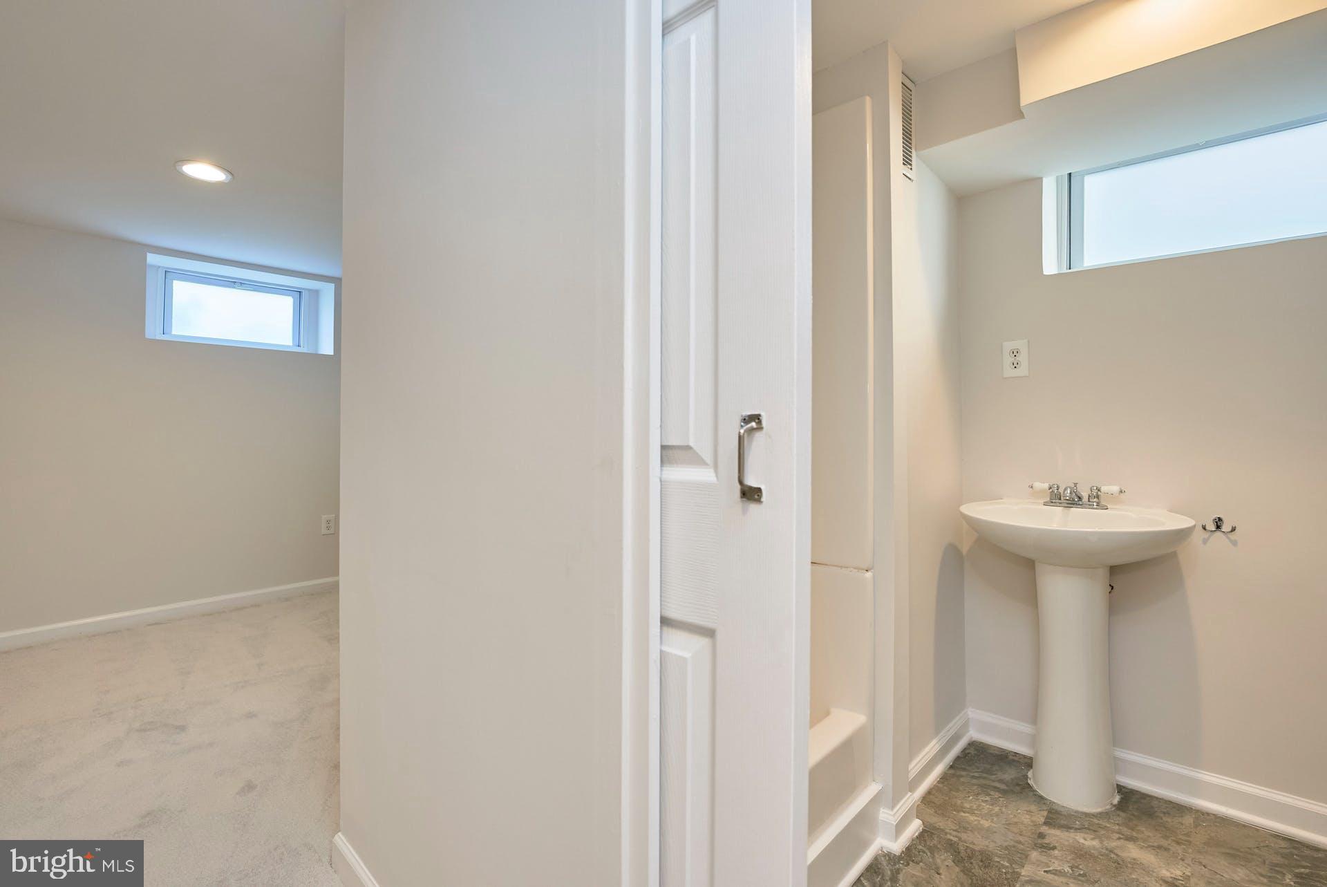 CLARENDON - Residential Lease