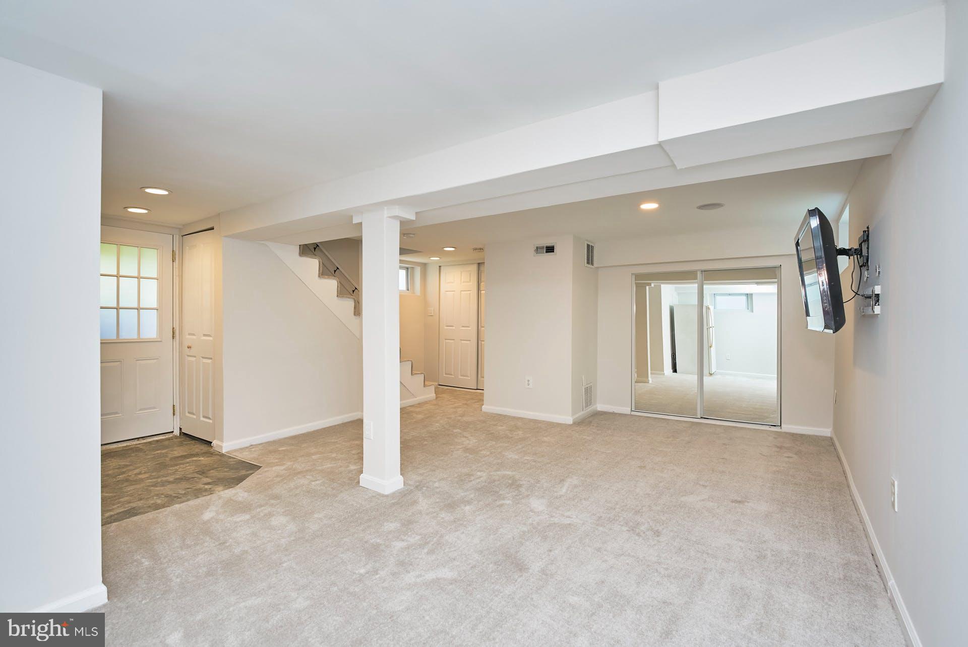 CLARENDON - Residential Lease