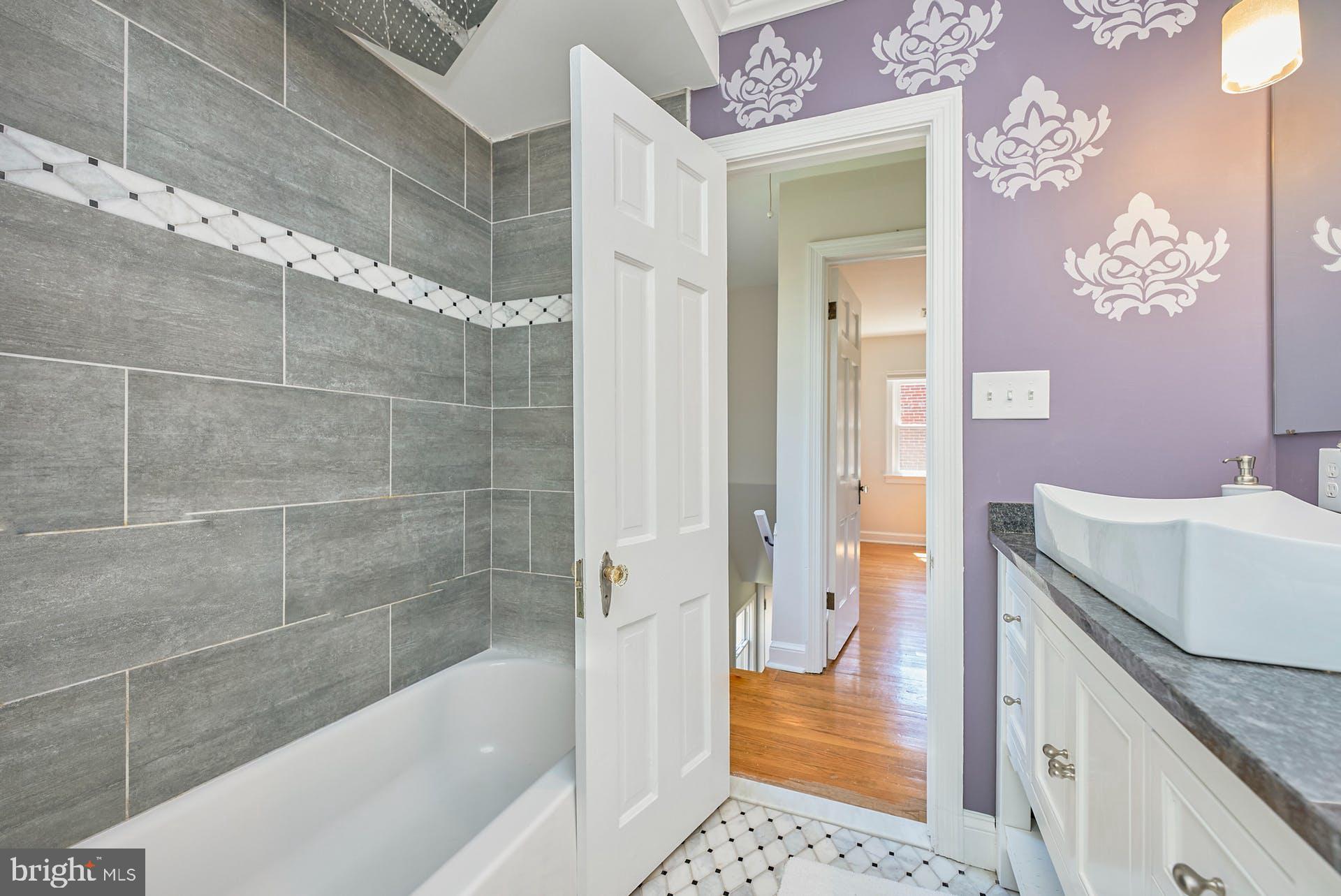 CLARENDON - Residential Lease