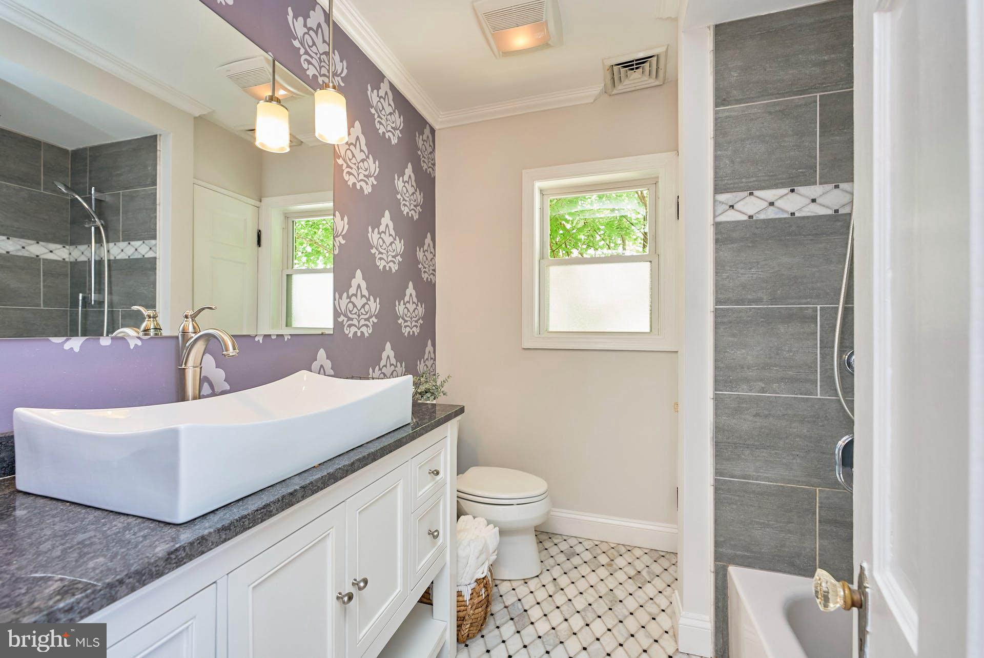CLARENDON - Residential Lease