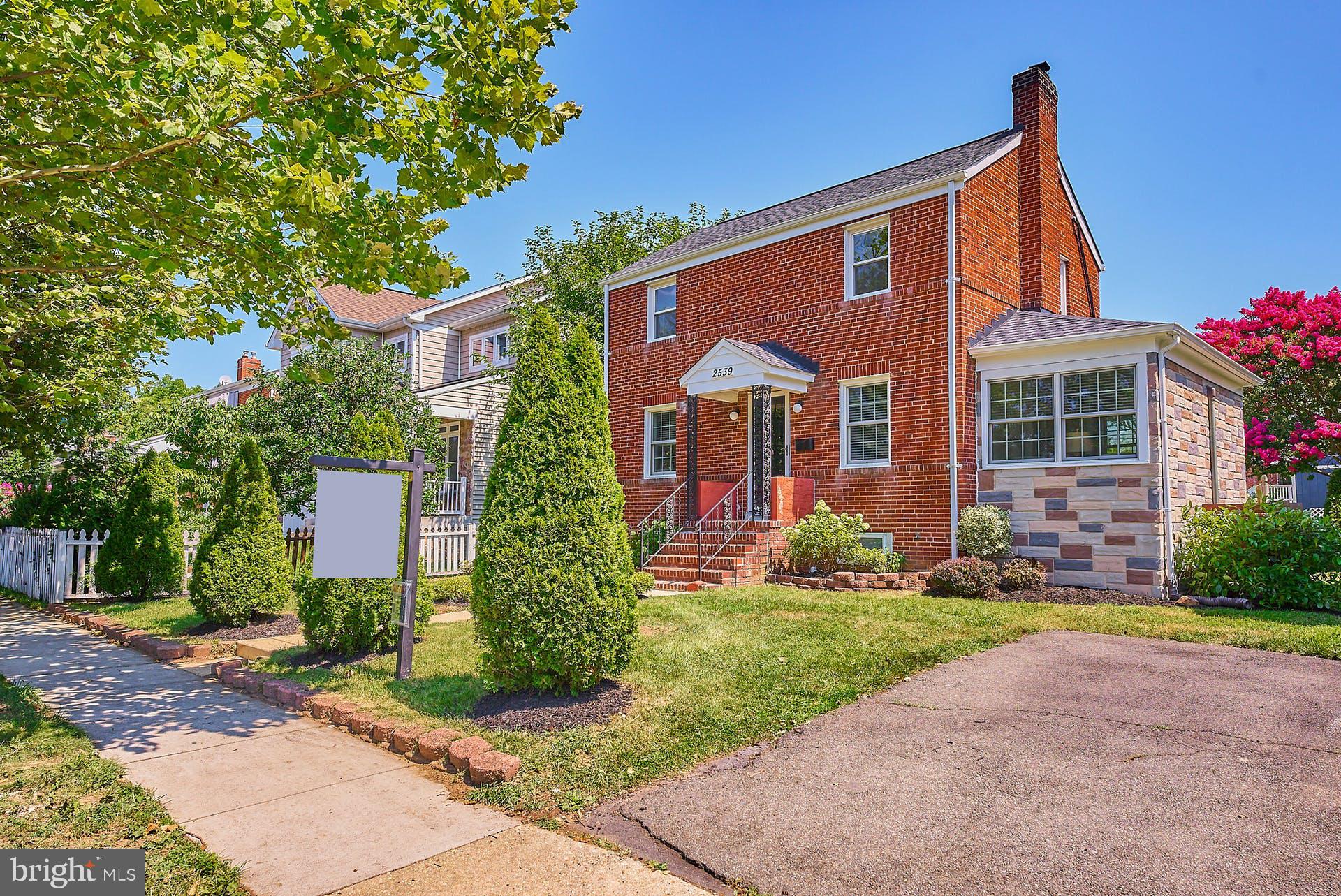 CLARENDON - Residential Lease
