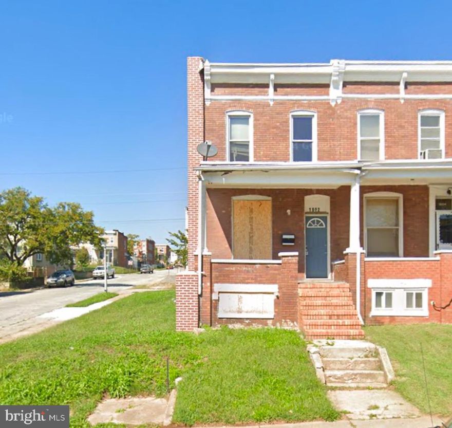 **INVESTOR SPECIAL**
A piece of land worth something! Bring your vision to this vacant lot that's large enough for a beautiful townhouse next to a property that recently sold and currently being improved. The value in this neighborhood is currently increasing and come be apart of the improvement.