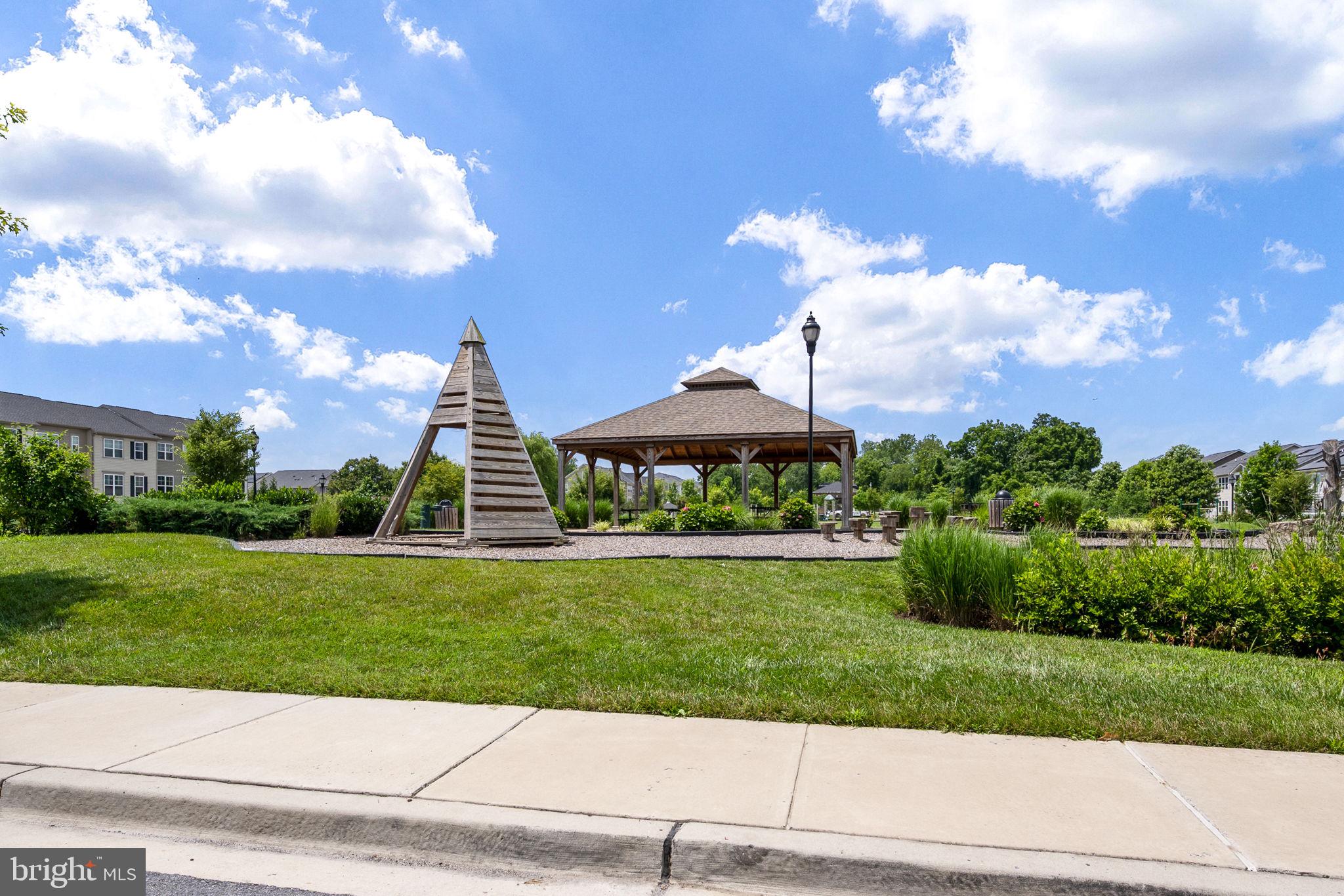 BRADFORD'S LANDING - Residential