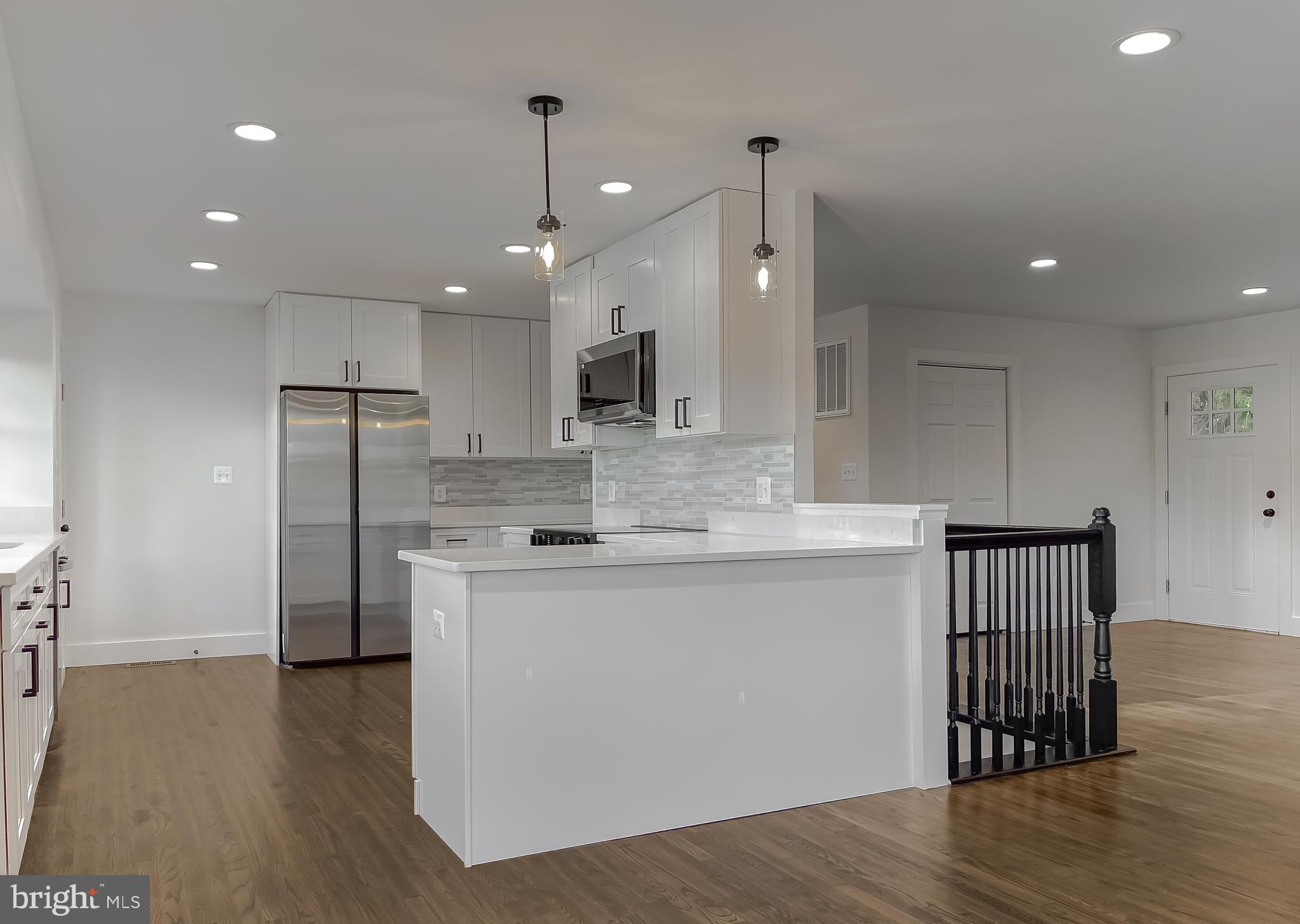 HOLLYWOOD SHORES - Residential