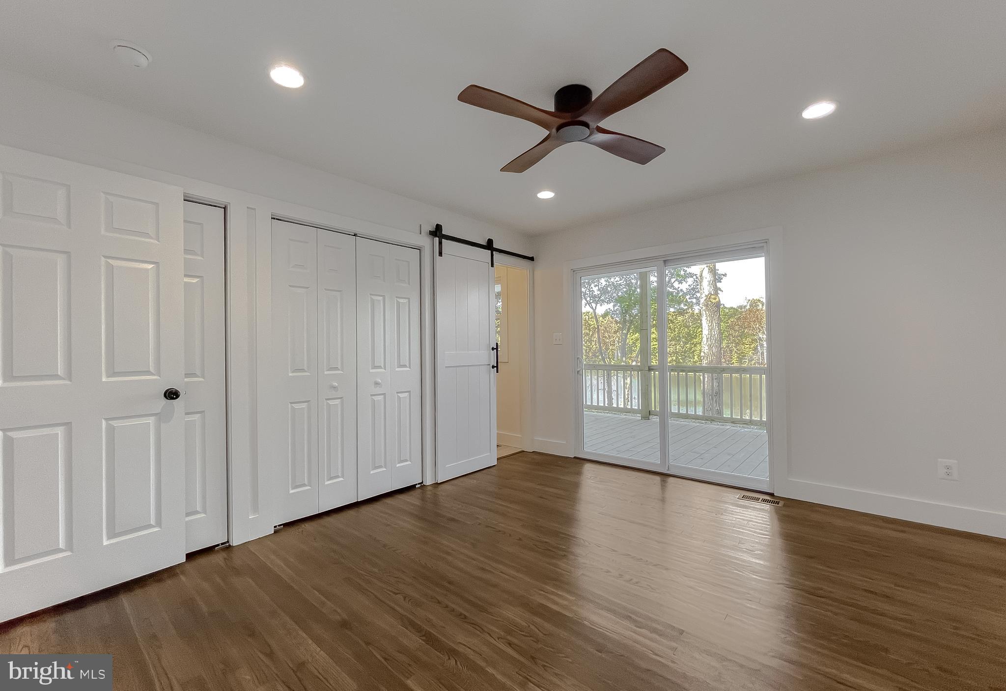 HOLLYWOOD SHORES - Residential