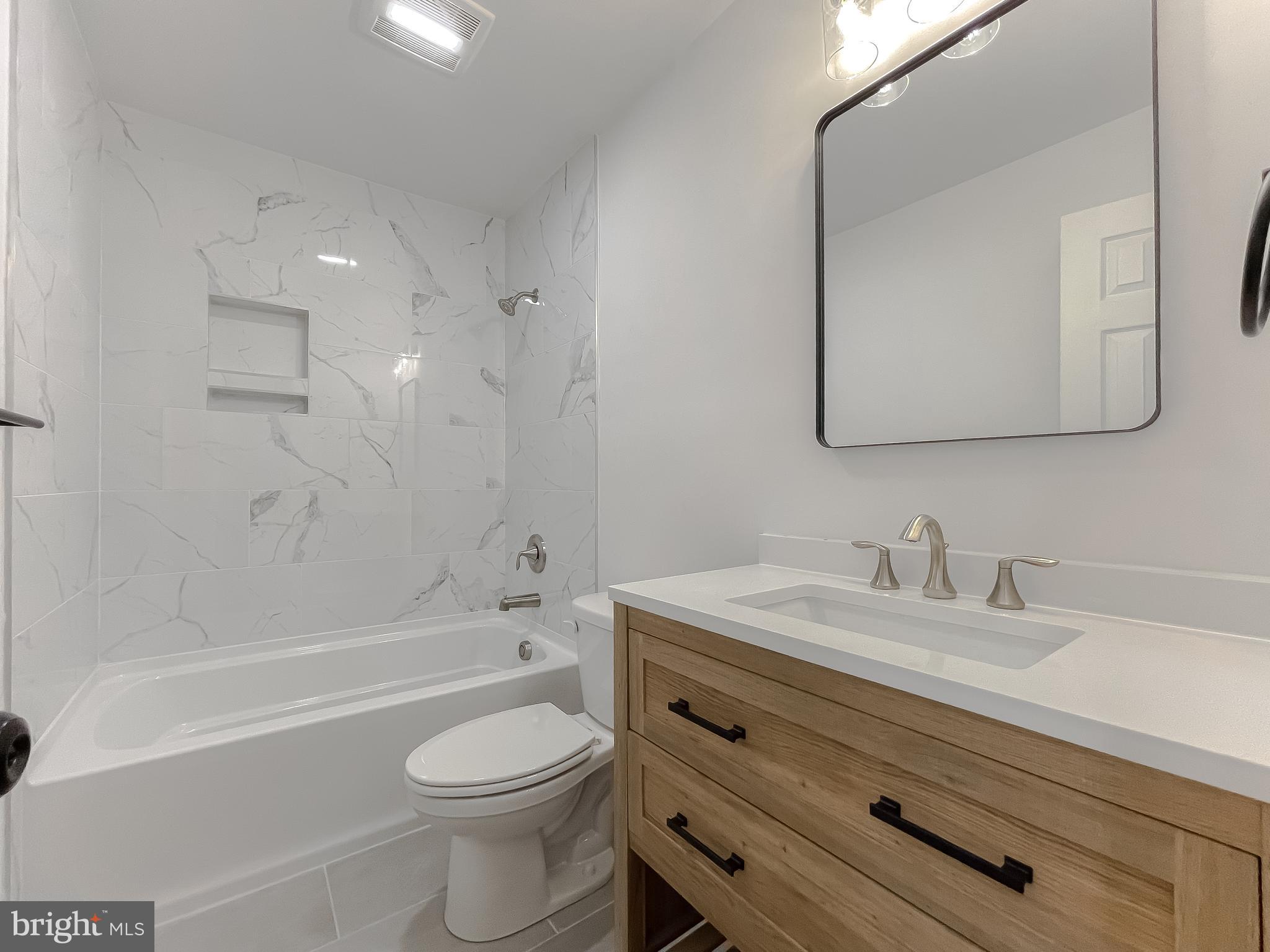 HOLLYWOOD SHORES - Residential