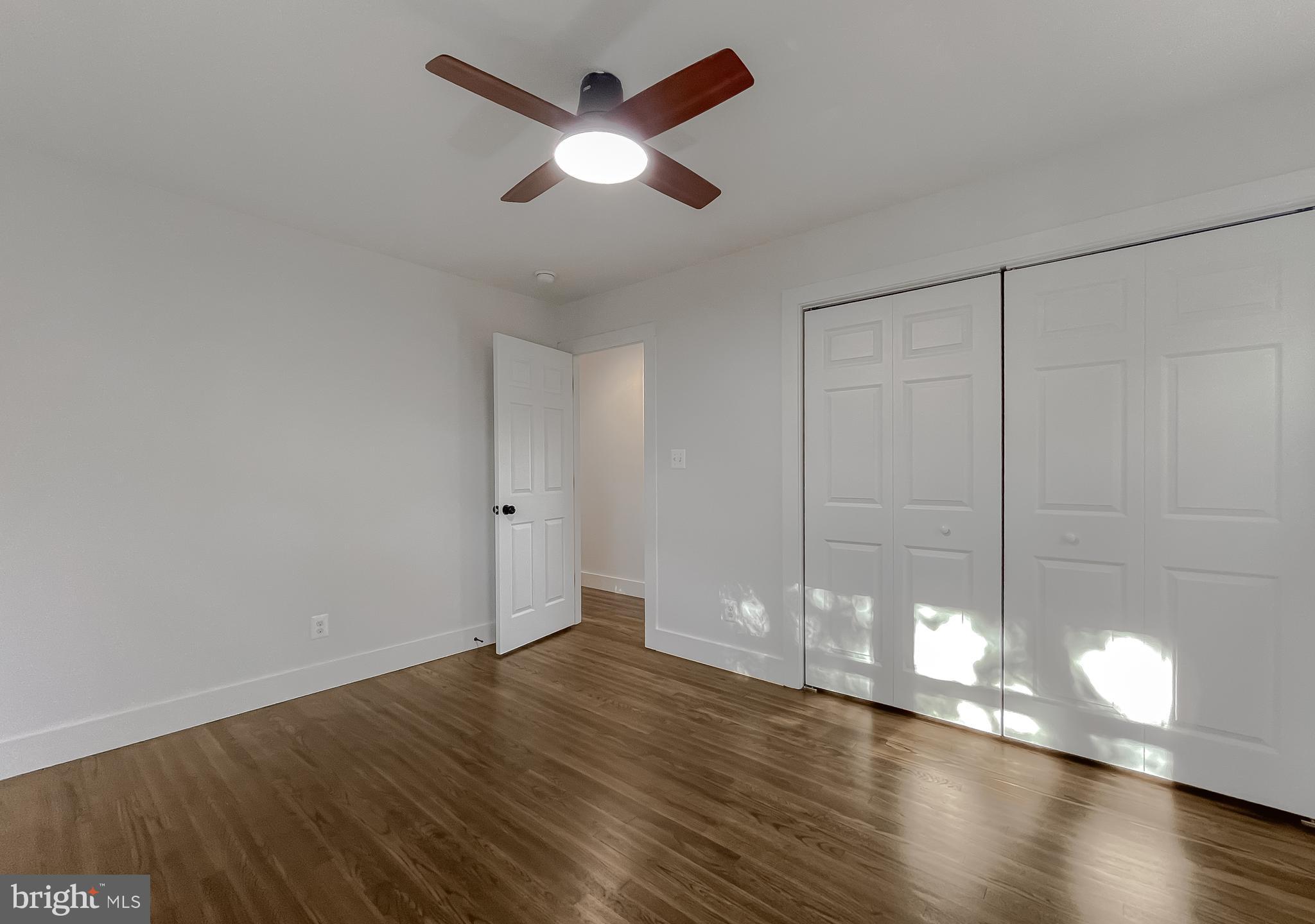 HOLLYWOOD SHORES - Residential