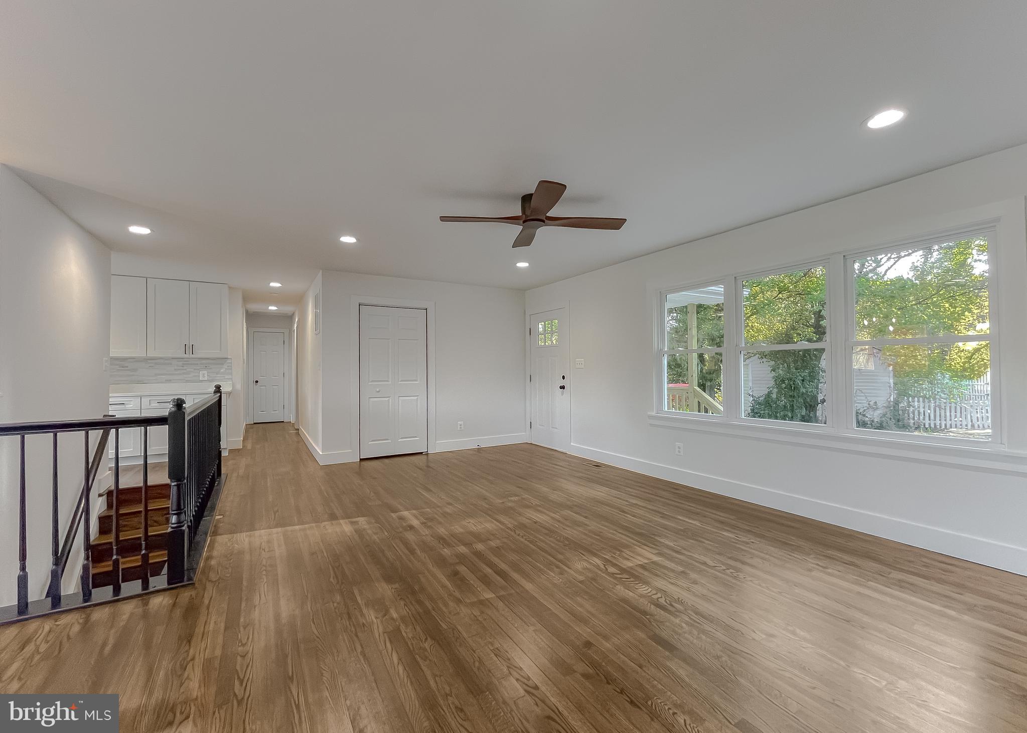 HOLLYWOOD SHORES - Residential