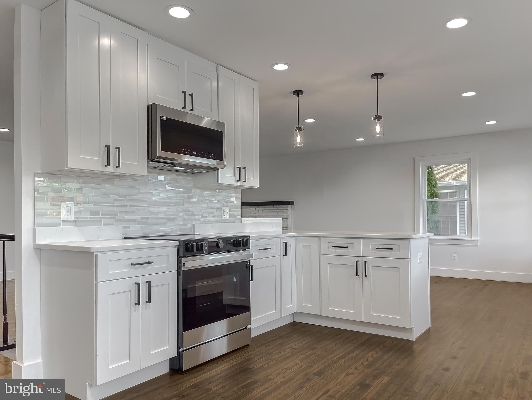 HOLLYWOOD SHORES - Residential