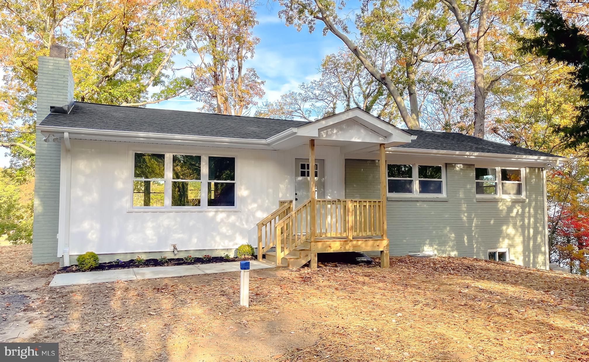 HOLLYWOOD SHORES - Residential