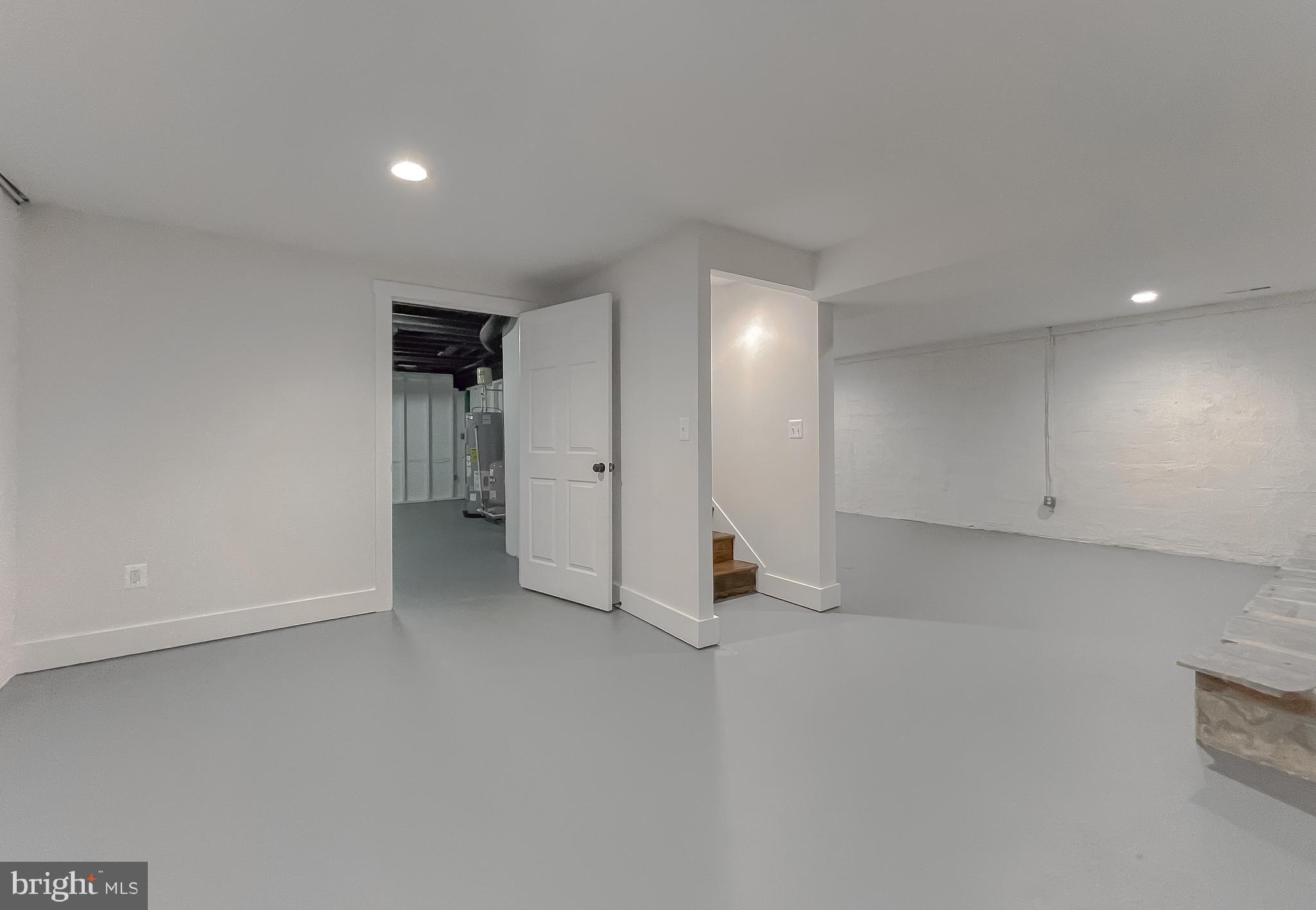 HOLLYWOOD SHORES - Residential