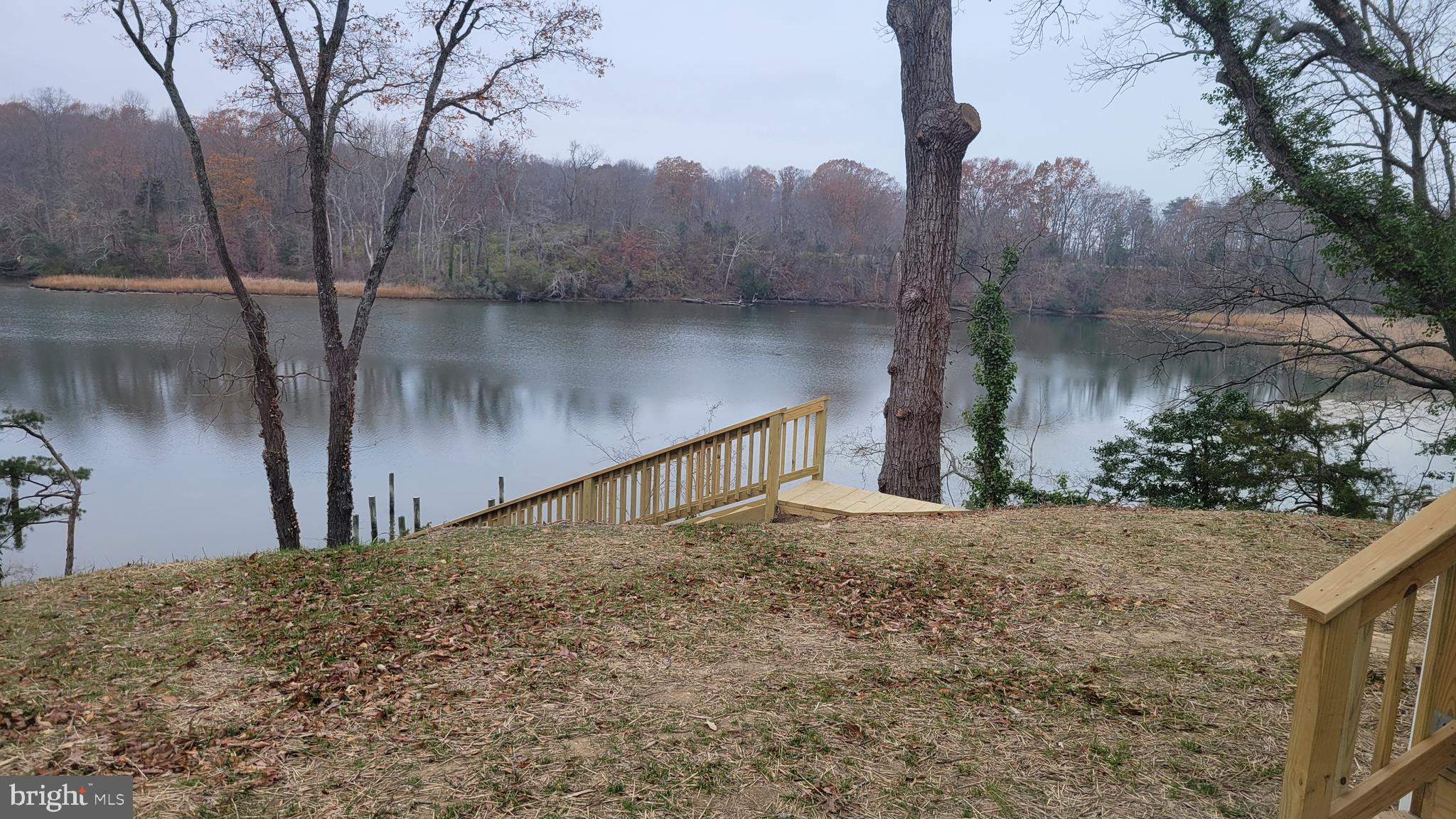 HOLLYWOOD SHORES - Residential