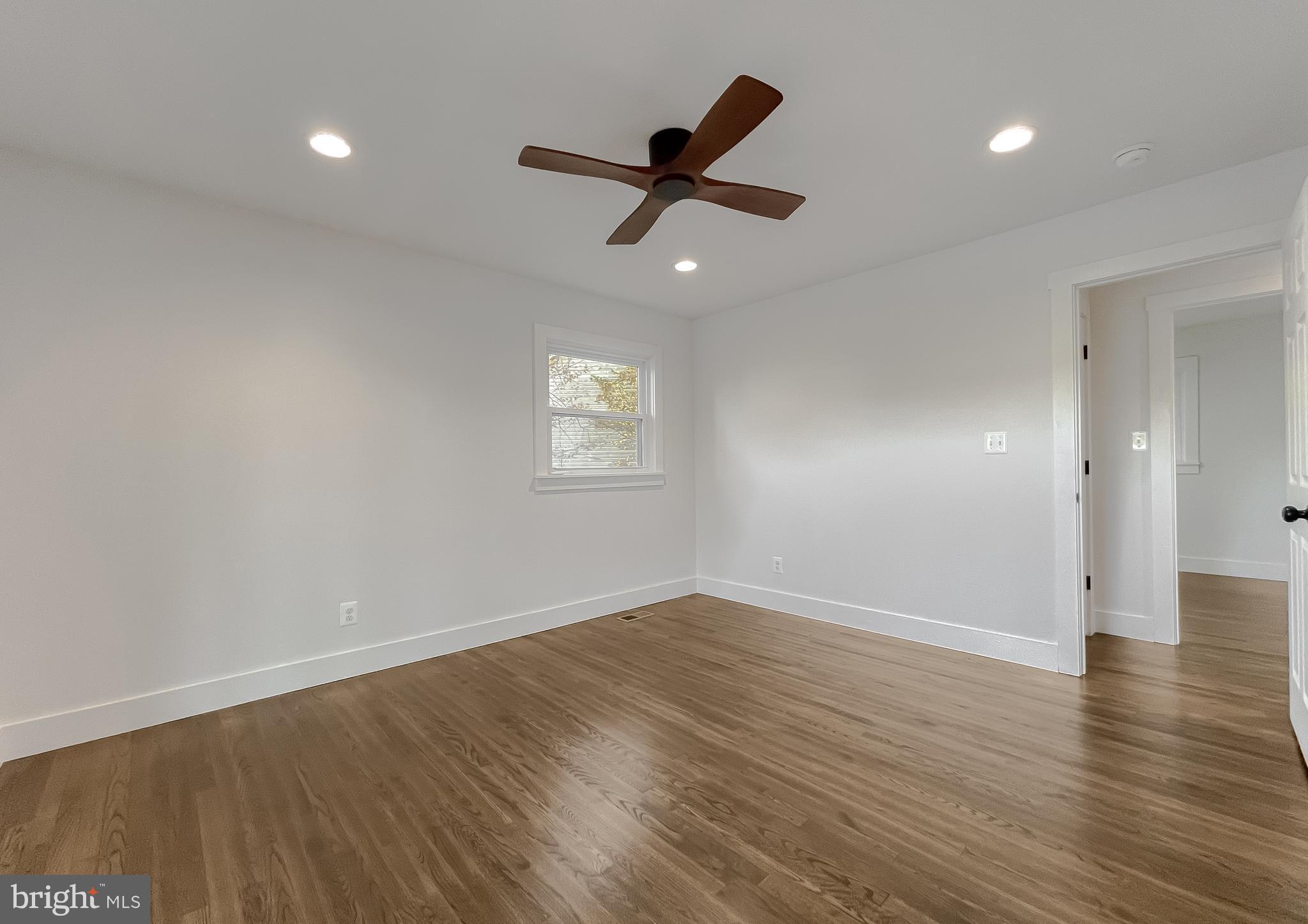 HOLLYWOOD SHORES - Residential