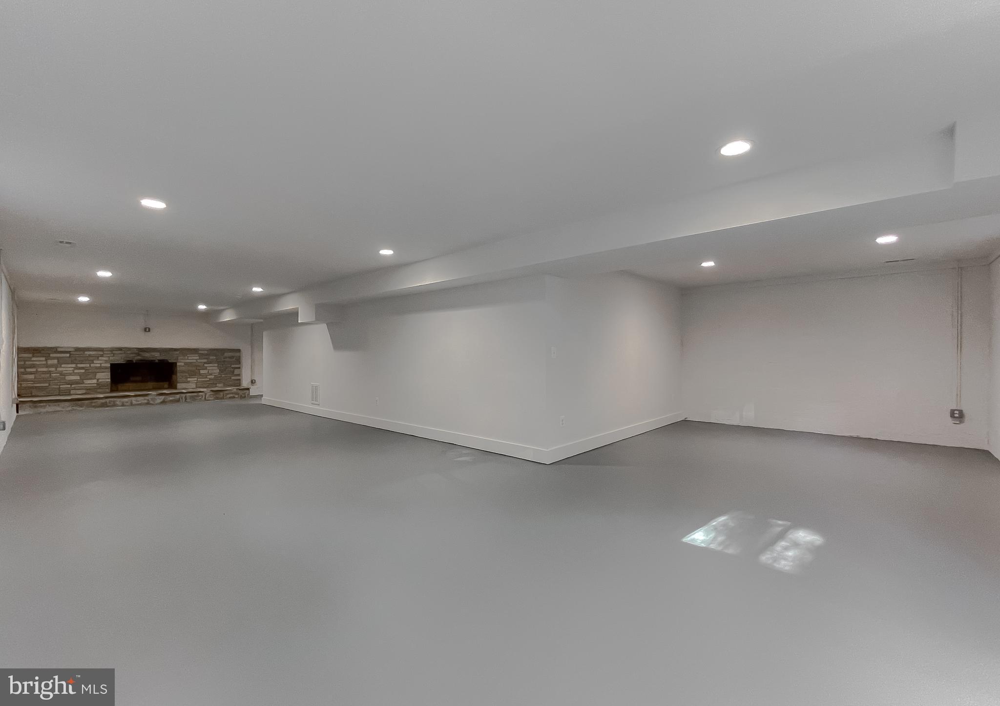 HOLLYWOOD SHORES - Residential