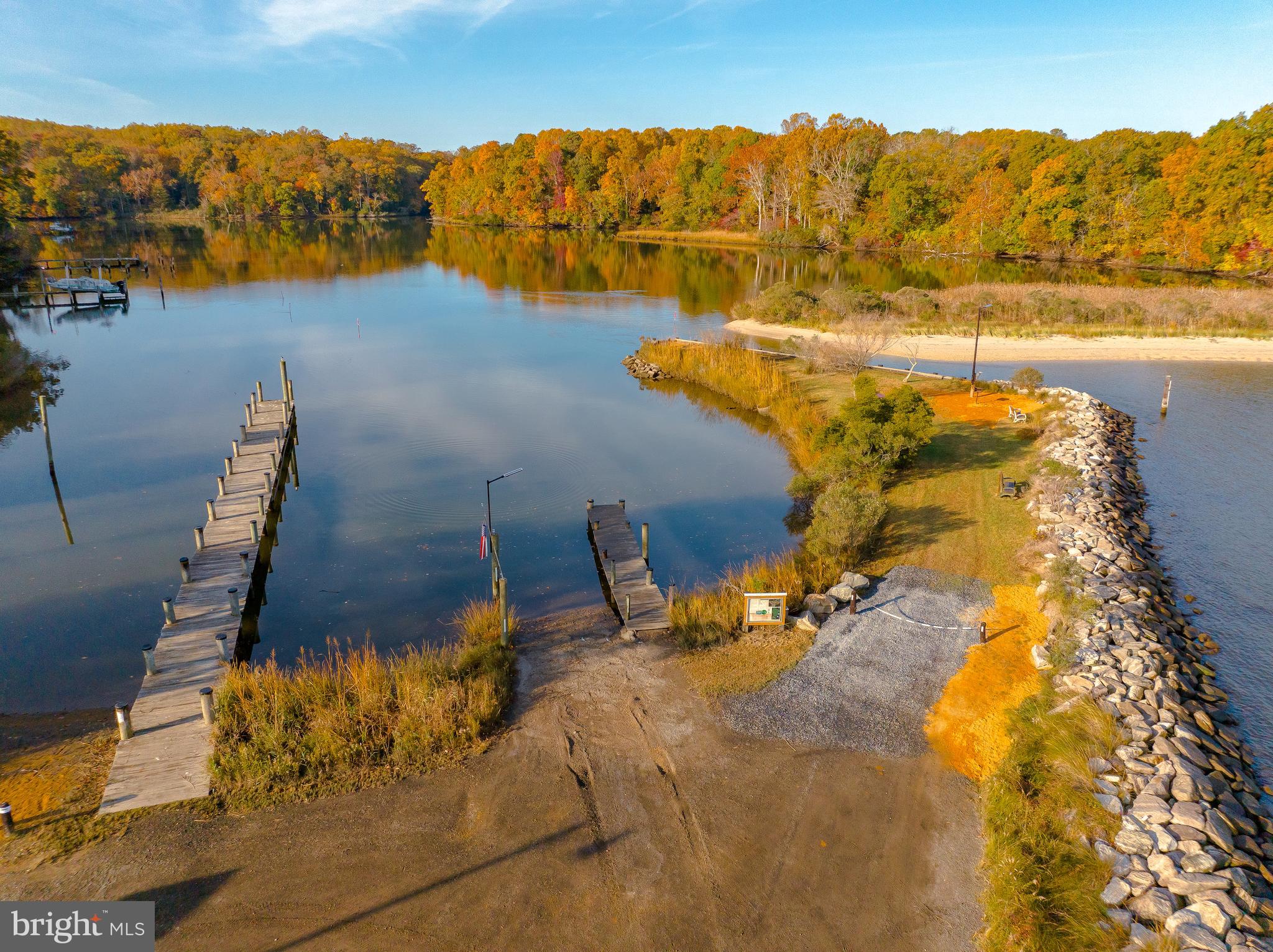 HOLLYWOOD SHORES - Residential
