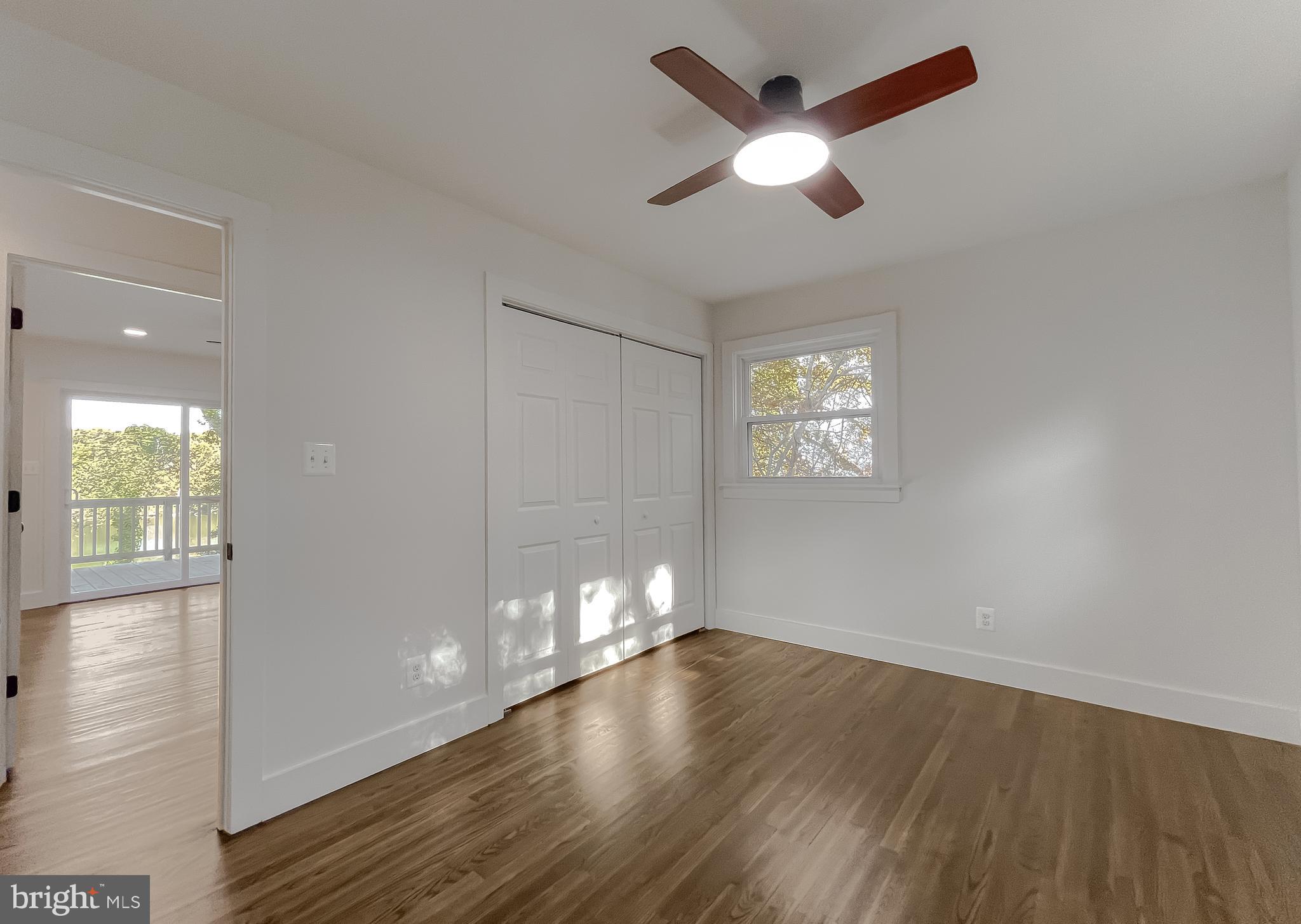 HOLLYWOOD SHORES - Residential