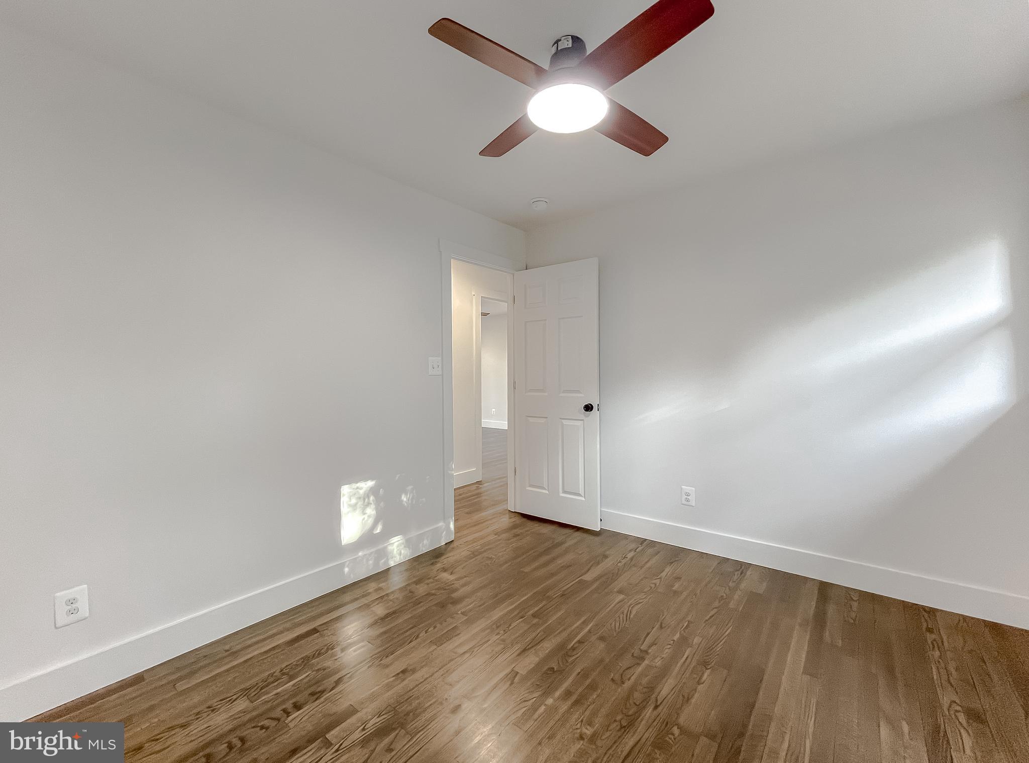 HOLLYWOOD SHORES - Residential