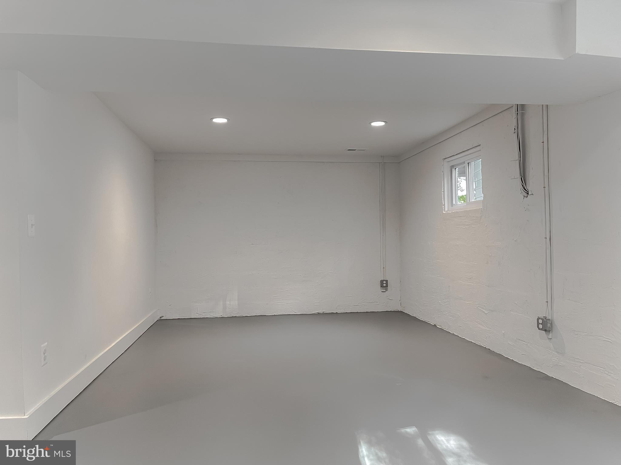 HOLLYWOOD SHORES - Residential