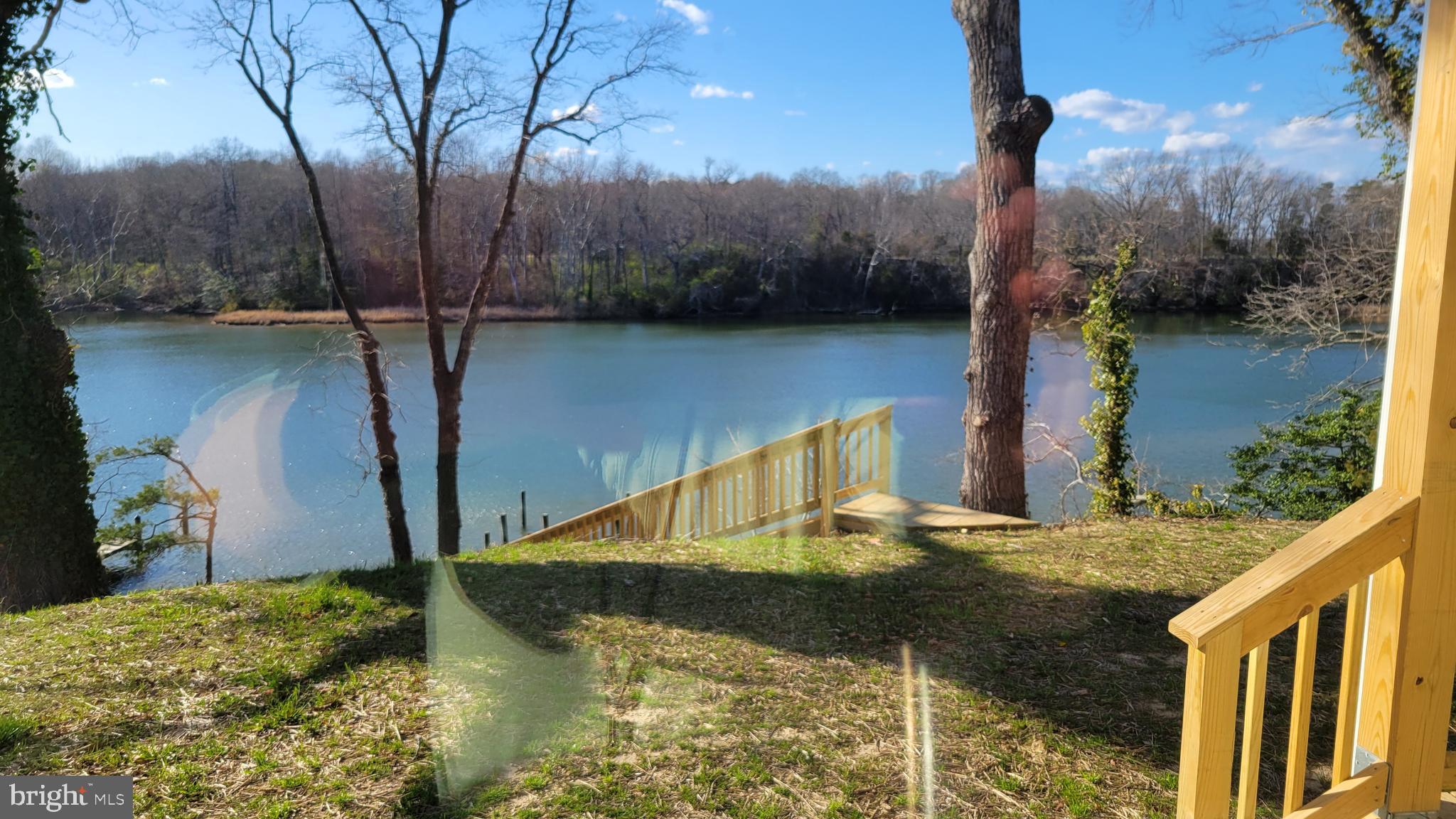 HOLLYWOOD SHORES - Residential