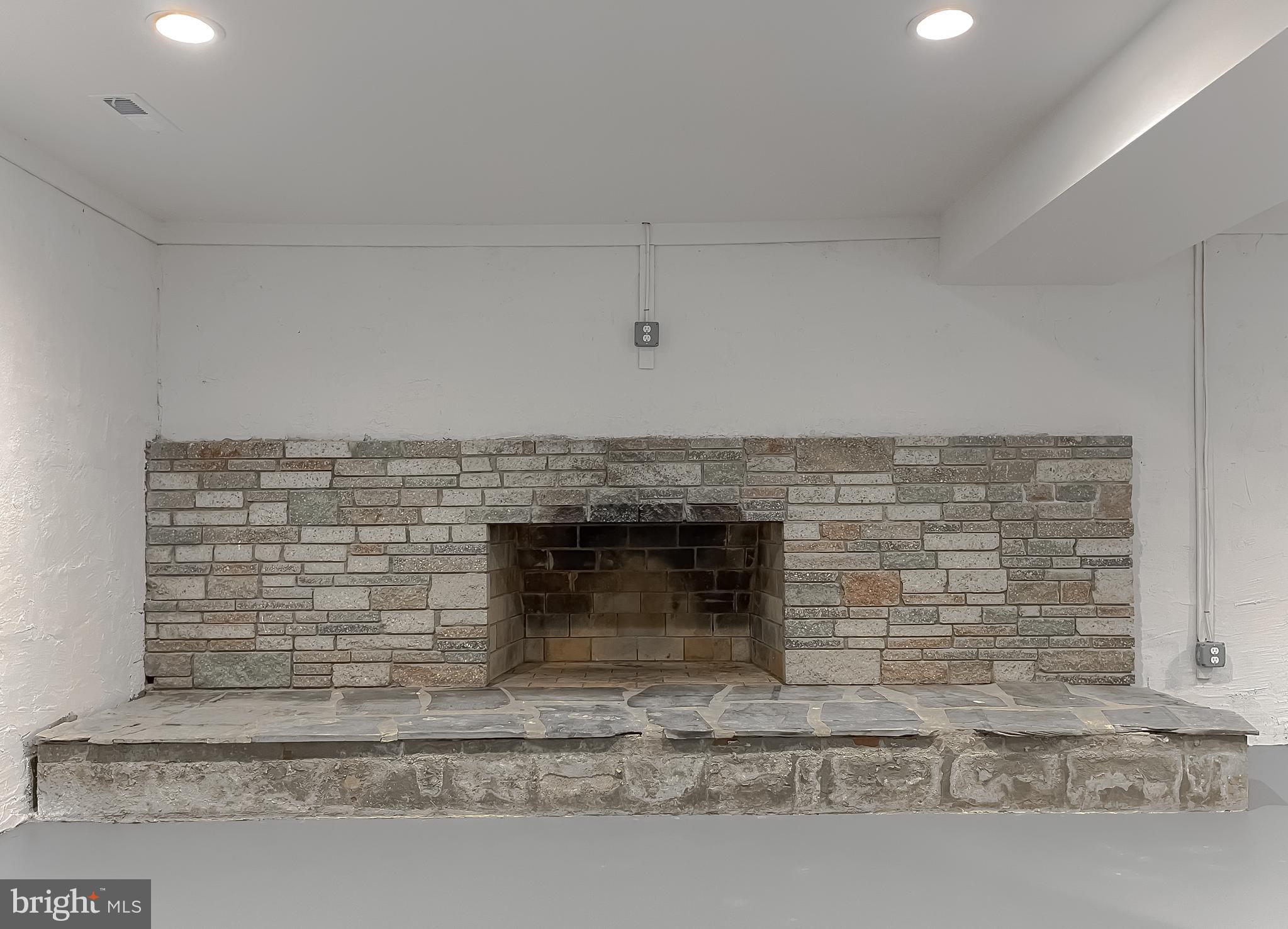 HOLLYWOOD SHORES - Residential