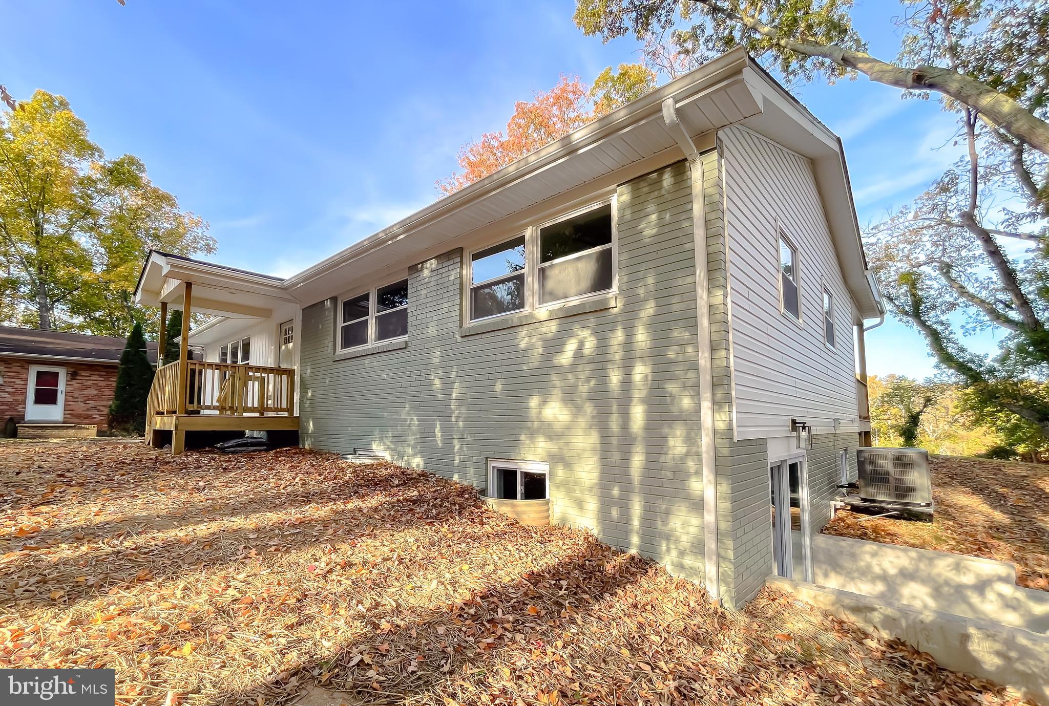 HOLLYWOOD SHORES - Residential