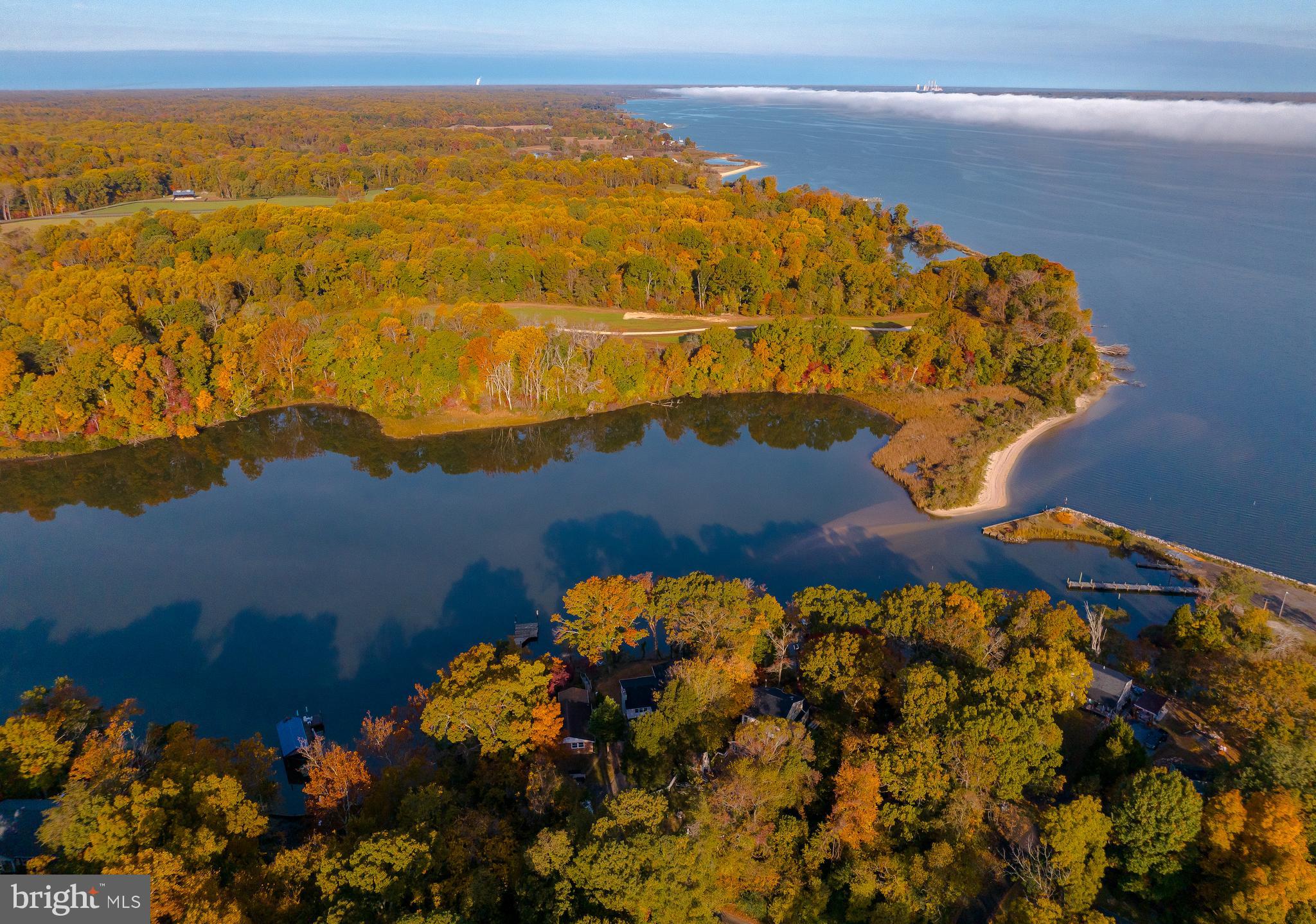HOLLYWOOD SHORES - Residential