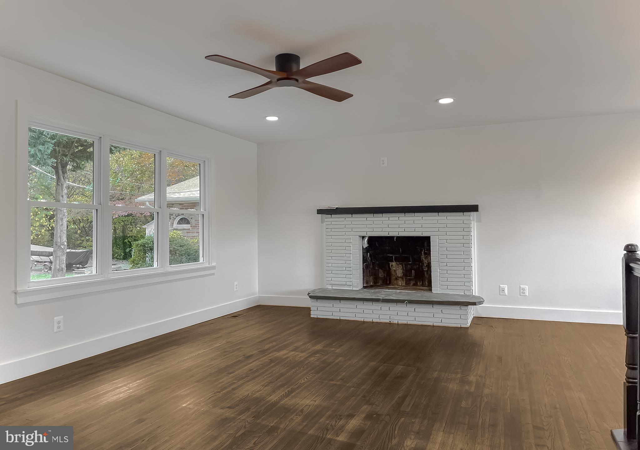 HOLLYWOOD SHORES - Residential