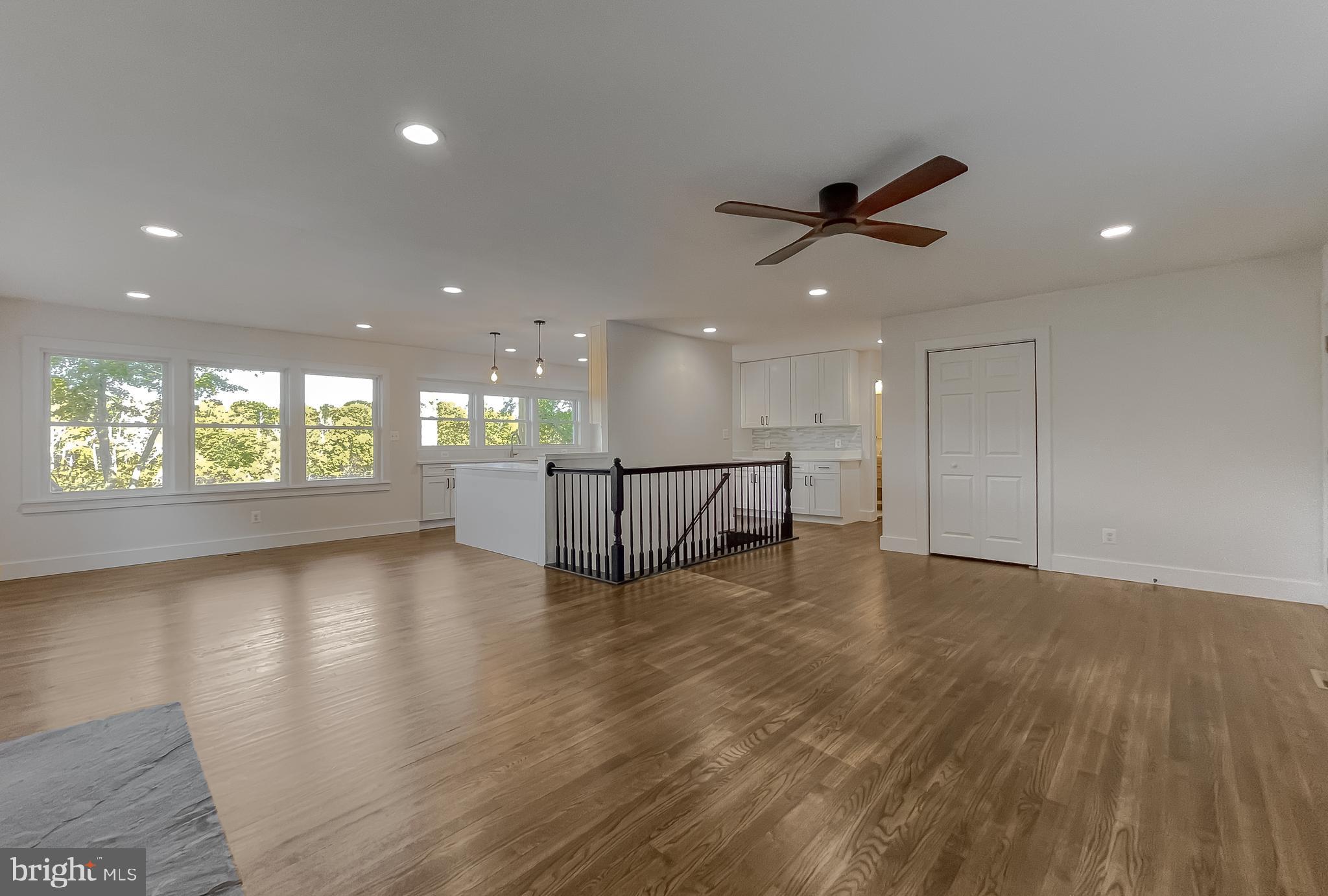 HOLLYWOOD SHORES - Residential