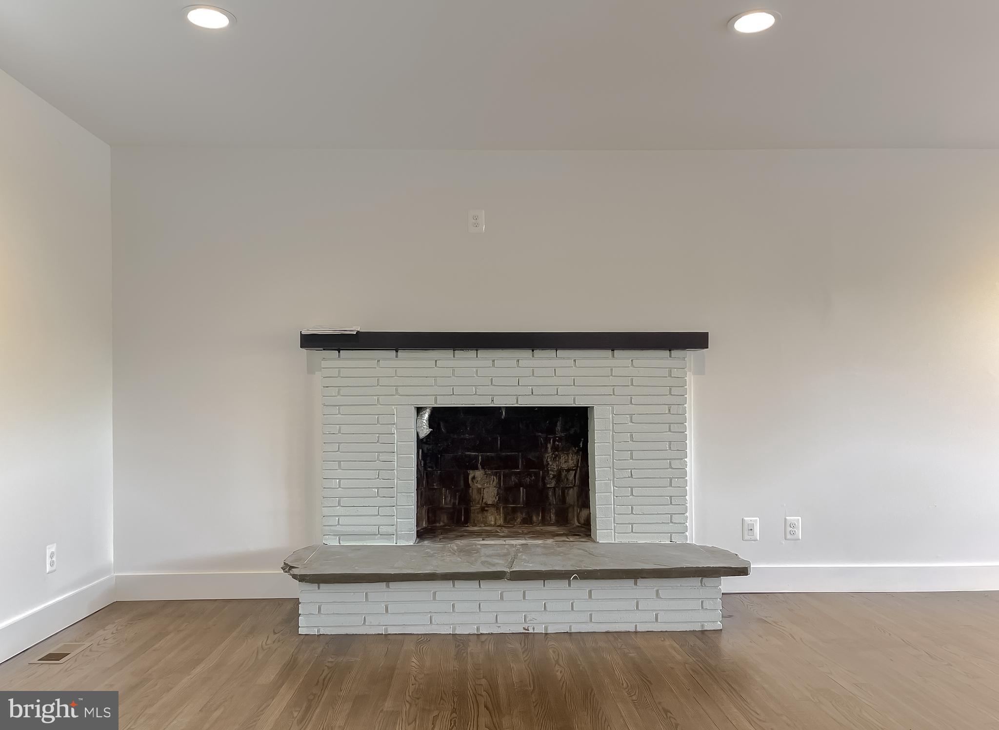 HOLLYWOOD SHORES - Residential