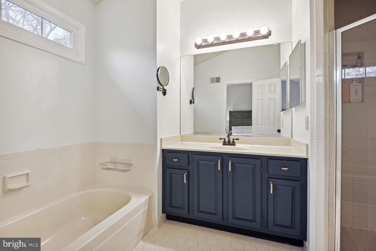 WOODGATE MANOR - Residential Lease