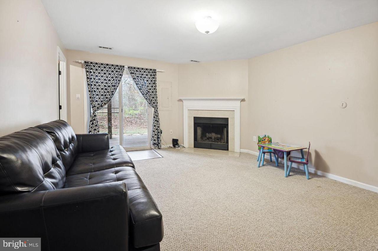 WOODGATE MANOR - Residential Lease