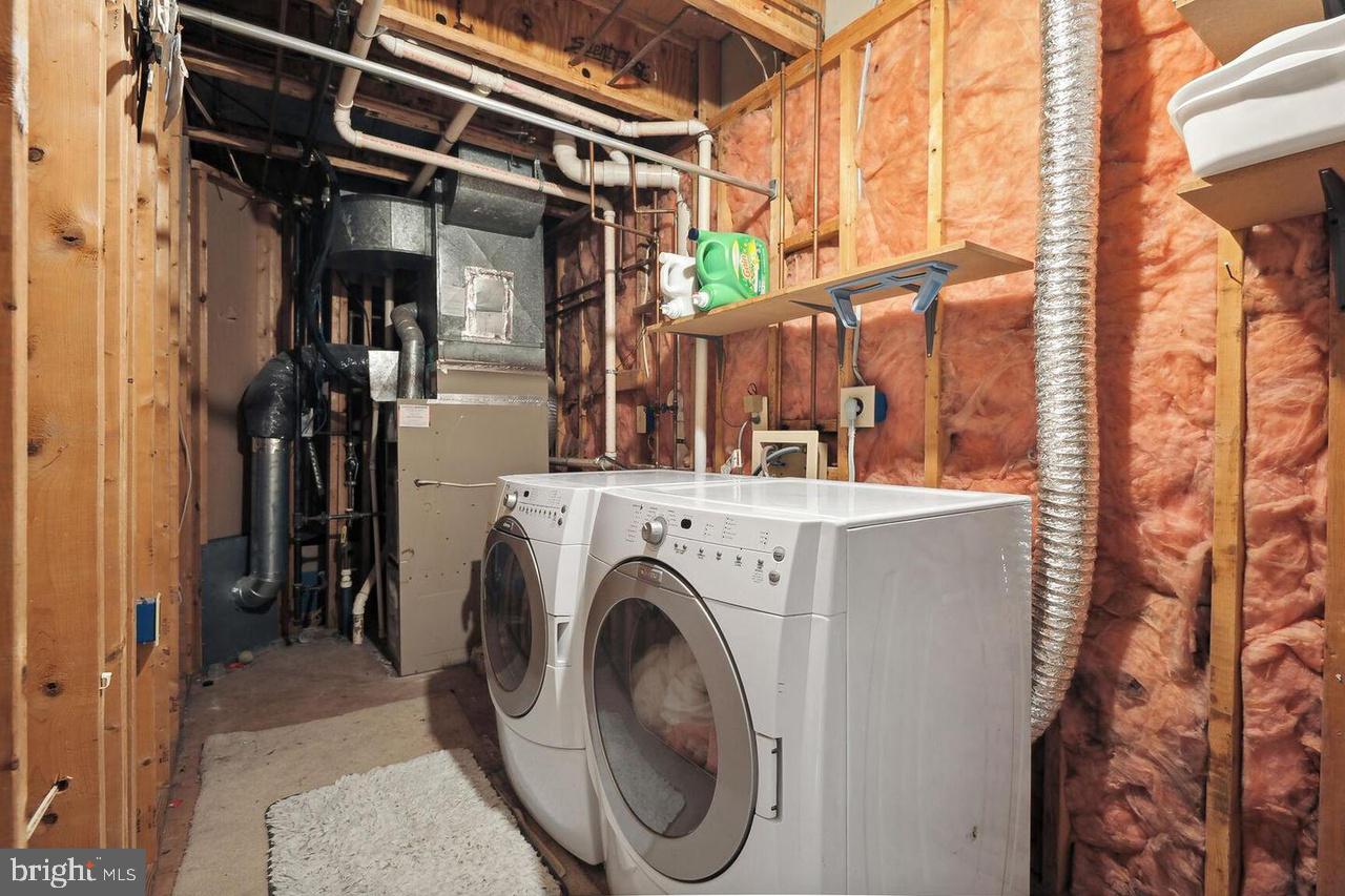 WOODGATE MANOR - Residential Lease