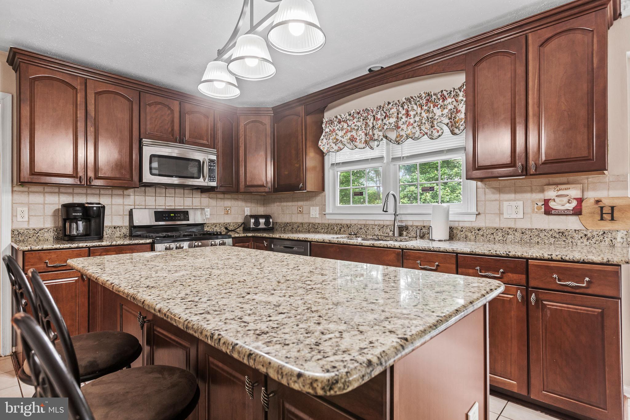 HAMPTON OAKS - Residential