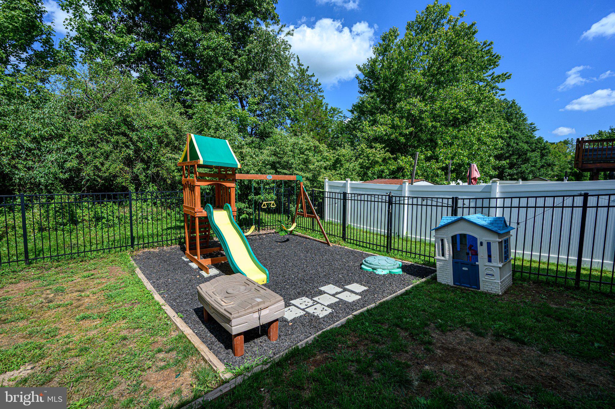 109 HOLBROOK LANE