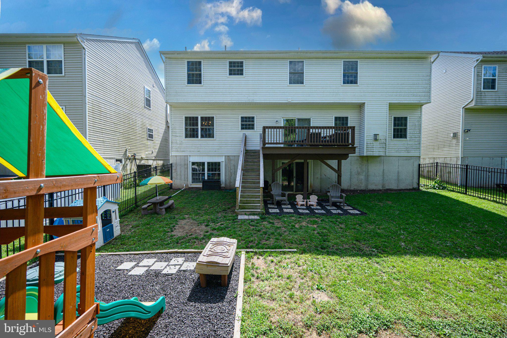 109 HOLBROOK LANE