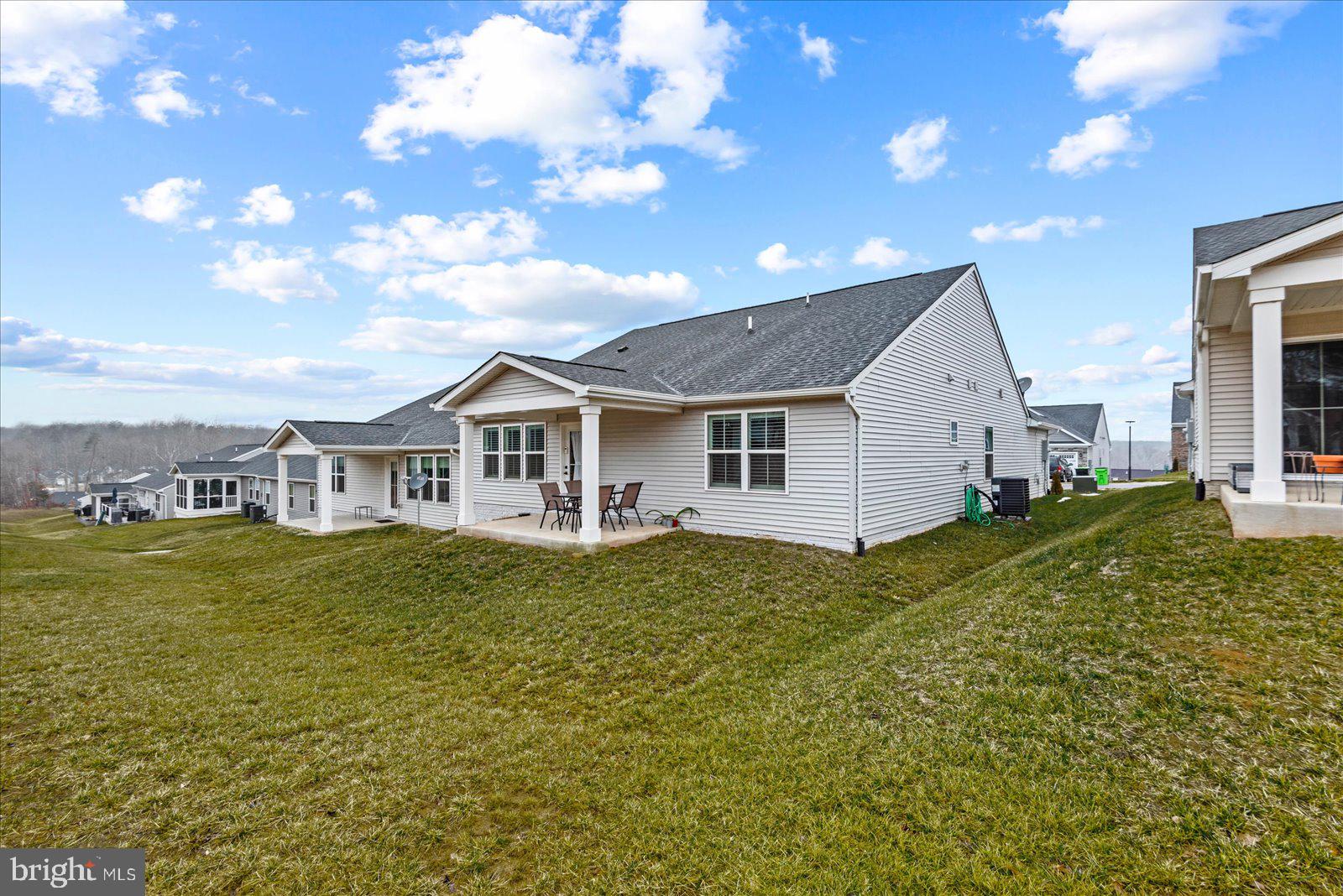 TWIN LAKE VILLAS - Residential