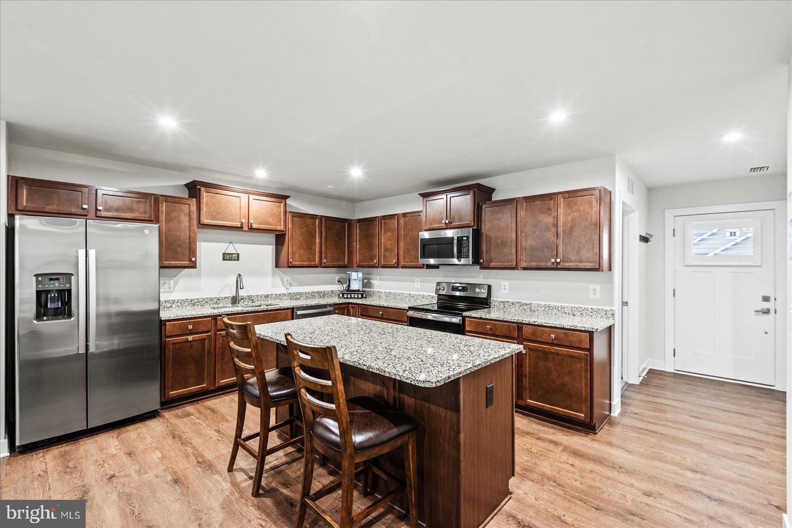 TWIN LAKE VILLAS - Residential