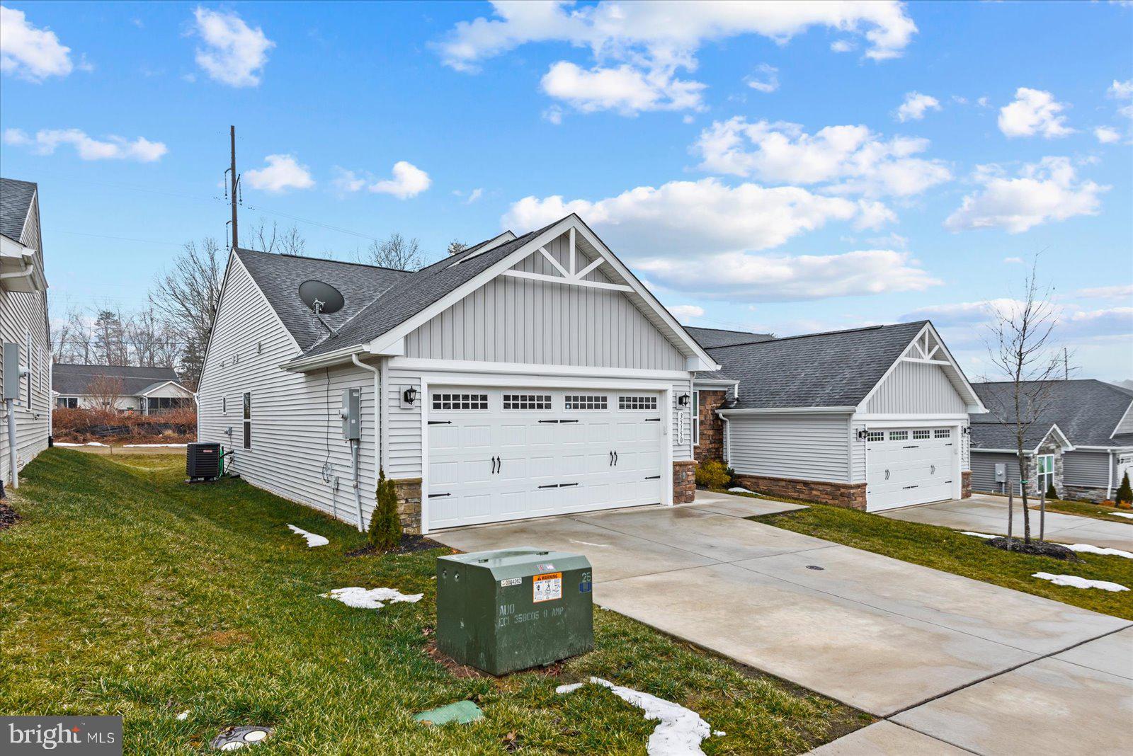 TWIN LAKE VILLAS - Residential