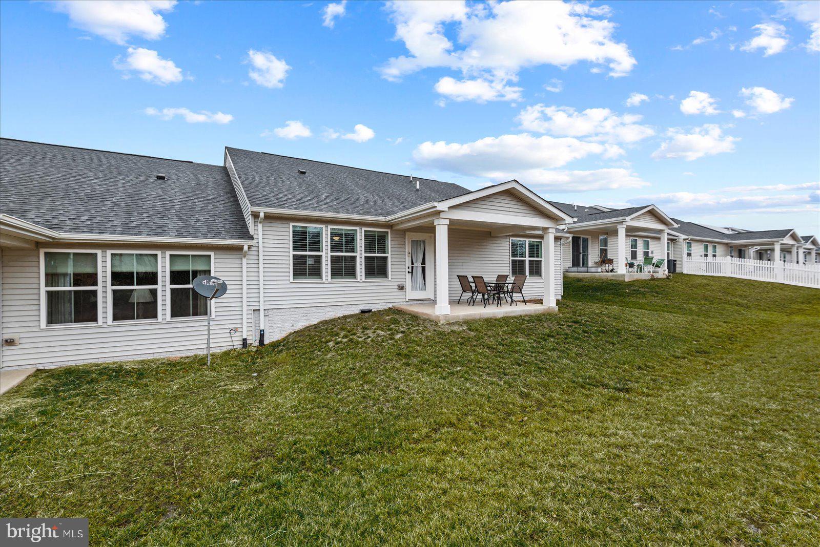 TWIN LAKE VILLAS - Residential